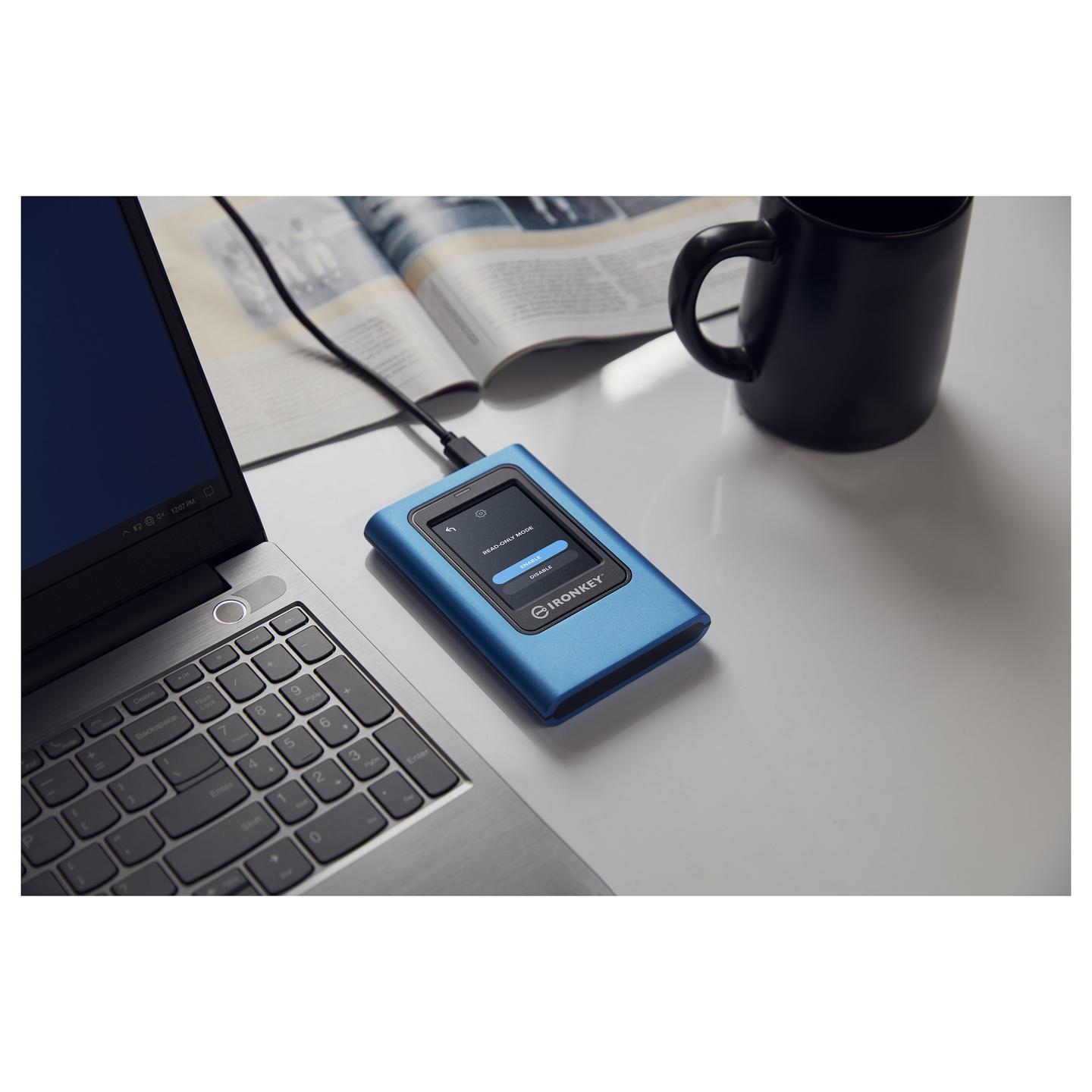 SSD e Jashtme Kingston IronKey Vault Privacy 80 / USB 3.2 Gen 1 / Type-C / Enkriptim XTS-AES 256-bit - Blu - 17