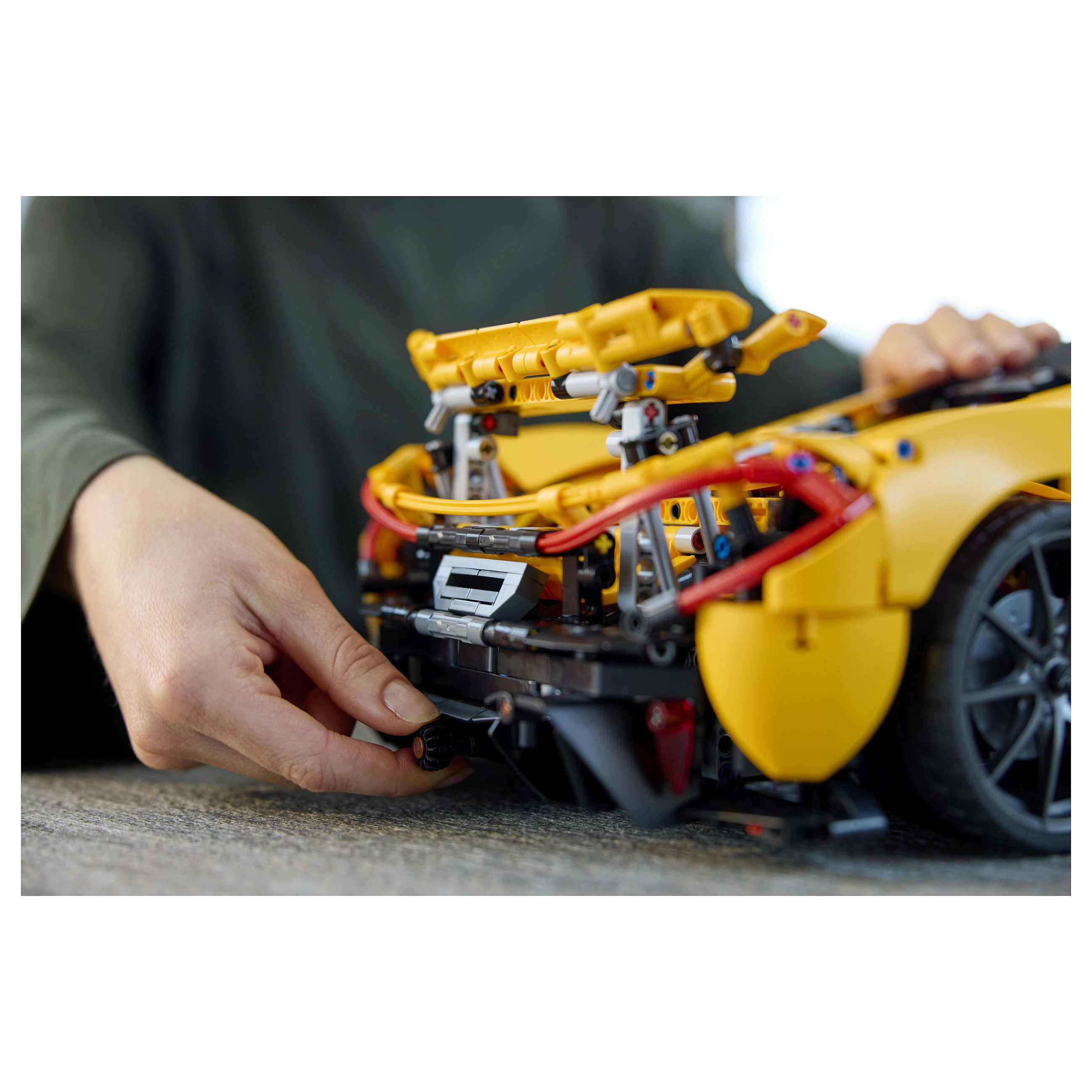 LEGO Technic McLaren P1 - 18