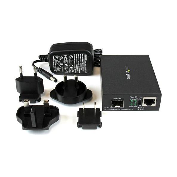Konvertues Medias StarTech.com MCM1110SFP, 1x RJ45 Gigabit, 1x SFP Gigabit - Zezë - 4