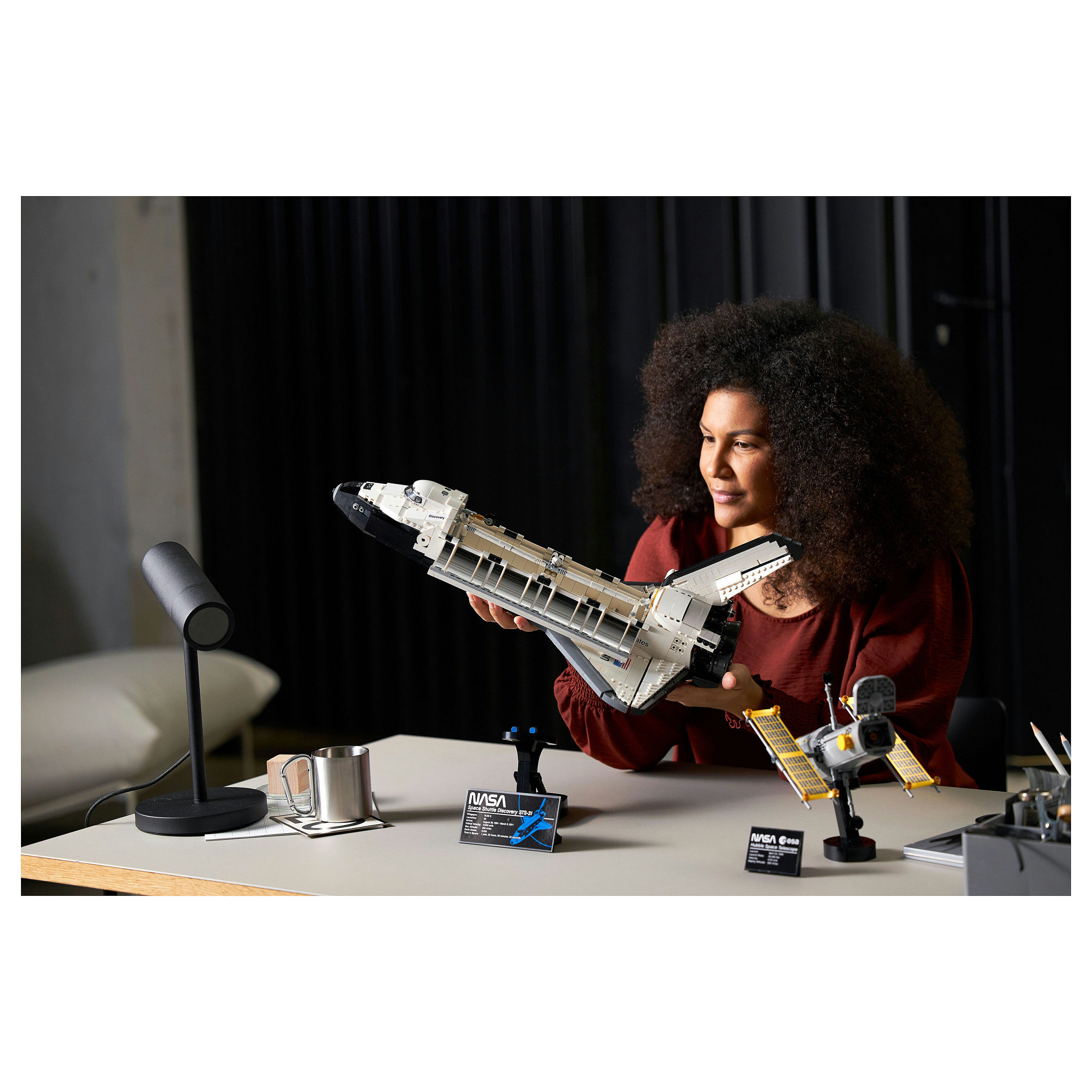 Lego Creator Expert NASA Space Shuttle Discovery - 9
