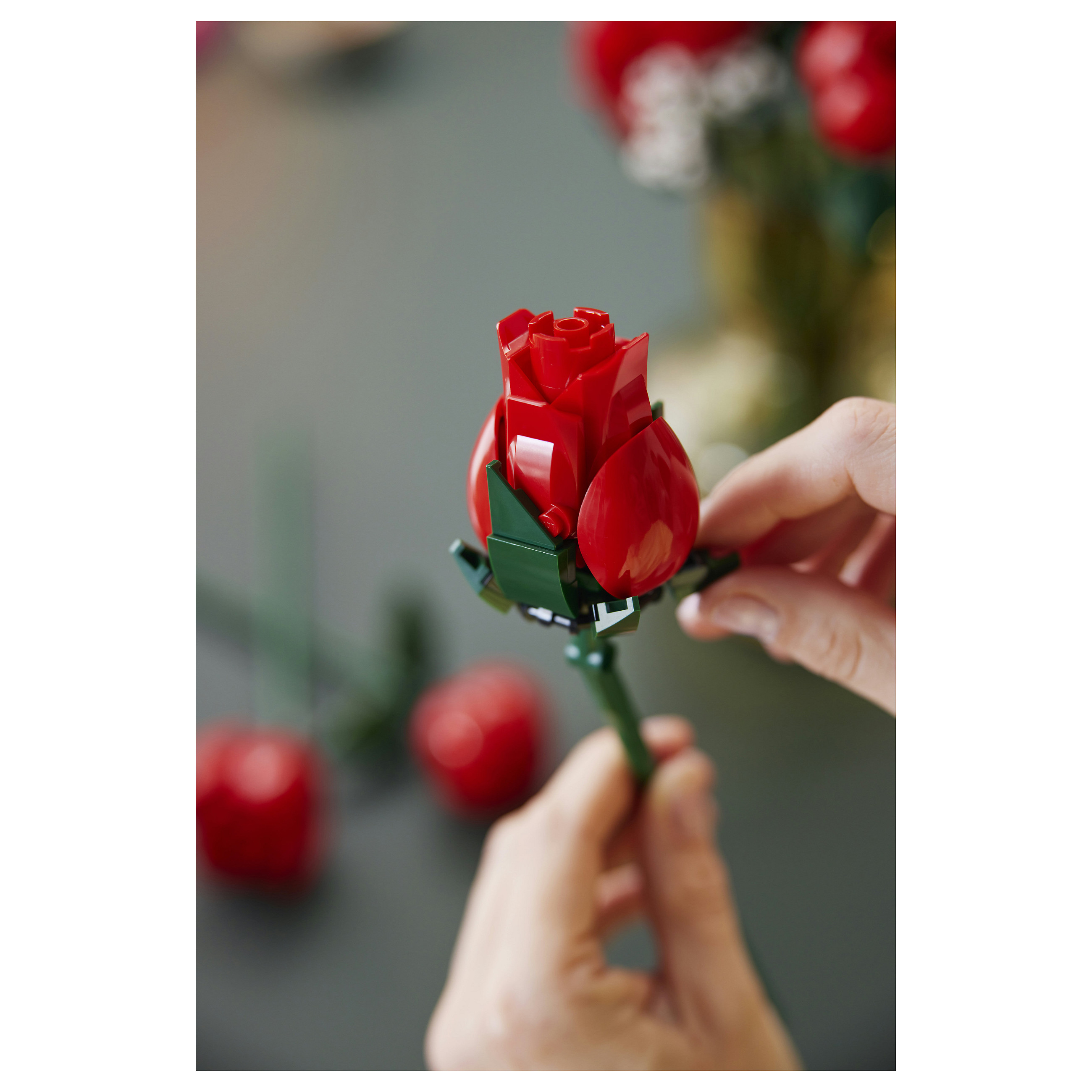 LEGO Icons Bouquet of Roses 10328 - 14