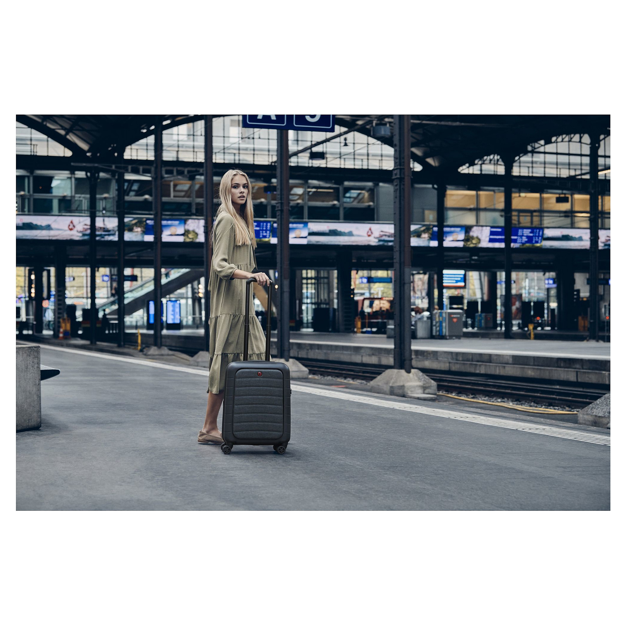 WENGER Syntry Carry-On Case with Laptop Compartment - 7