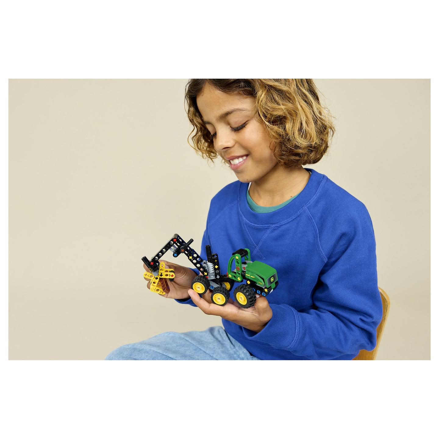 LEGO Technic John Deere 1470H Wheeled Harvester 42218 - 8