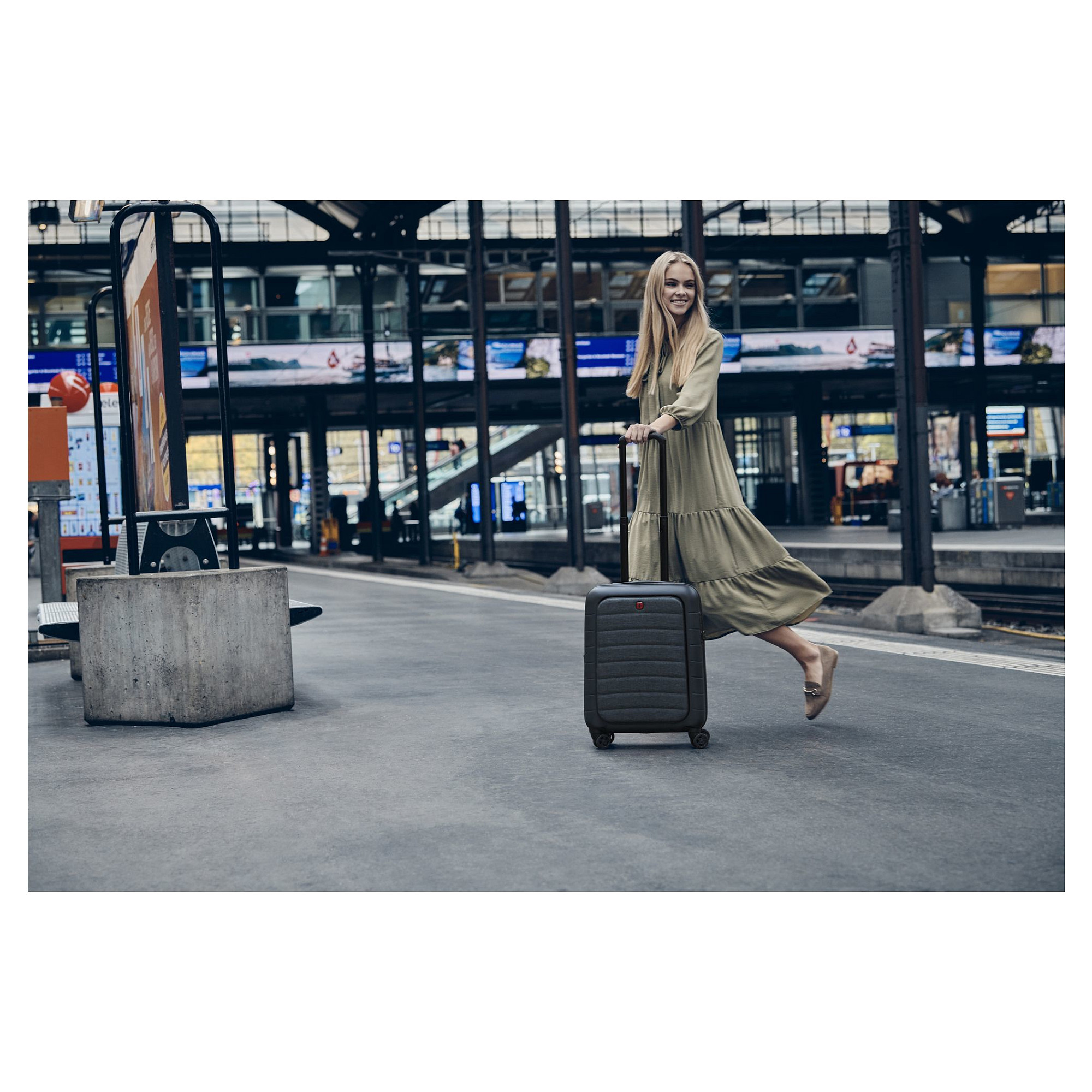 WENGER Syntry Carry-On Case with Laptop Compartment - 9
