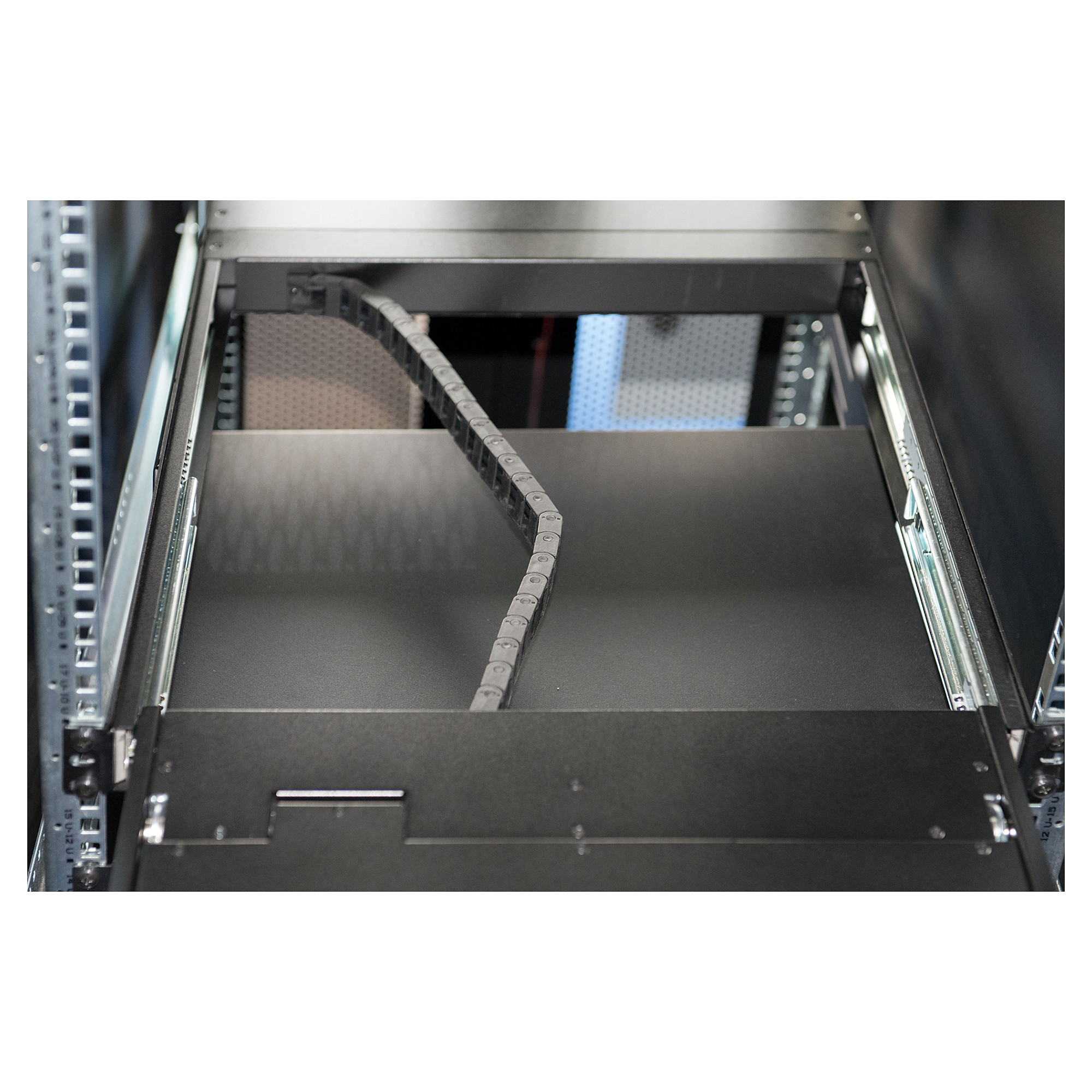 DIGITUS 19" LCD KVM Console / 16-Port VGA / German Keyboard - 4