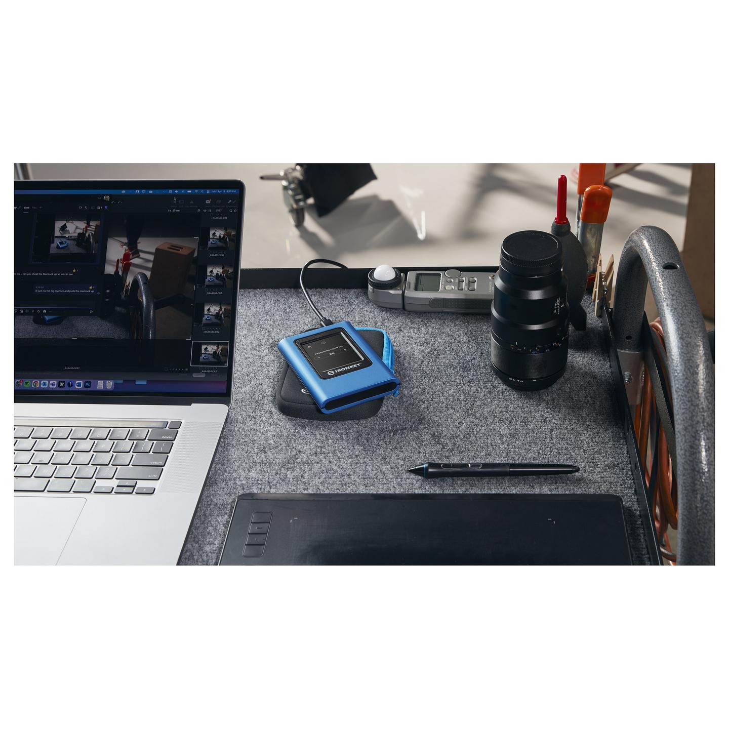 SSD e Jashtme Kingston IronKey Vault Privacy 80 / USB 3.2 Gen 1 / Type-C / Enkriptim XTS-AES 256-bit - Blu - 15