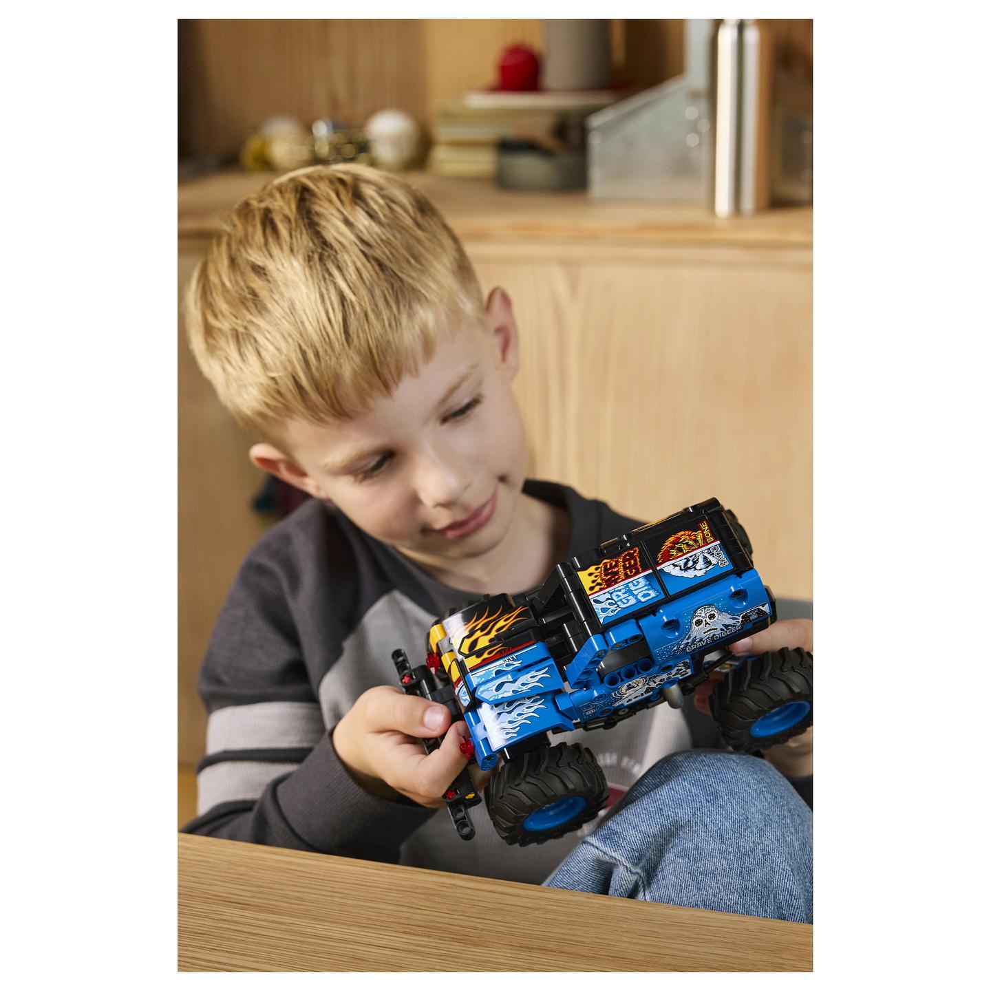 LEGO Technic Monster Jam Grave Digger Fire and Ice 42219 - 4