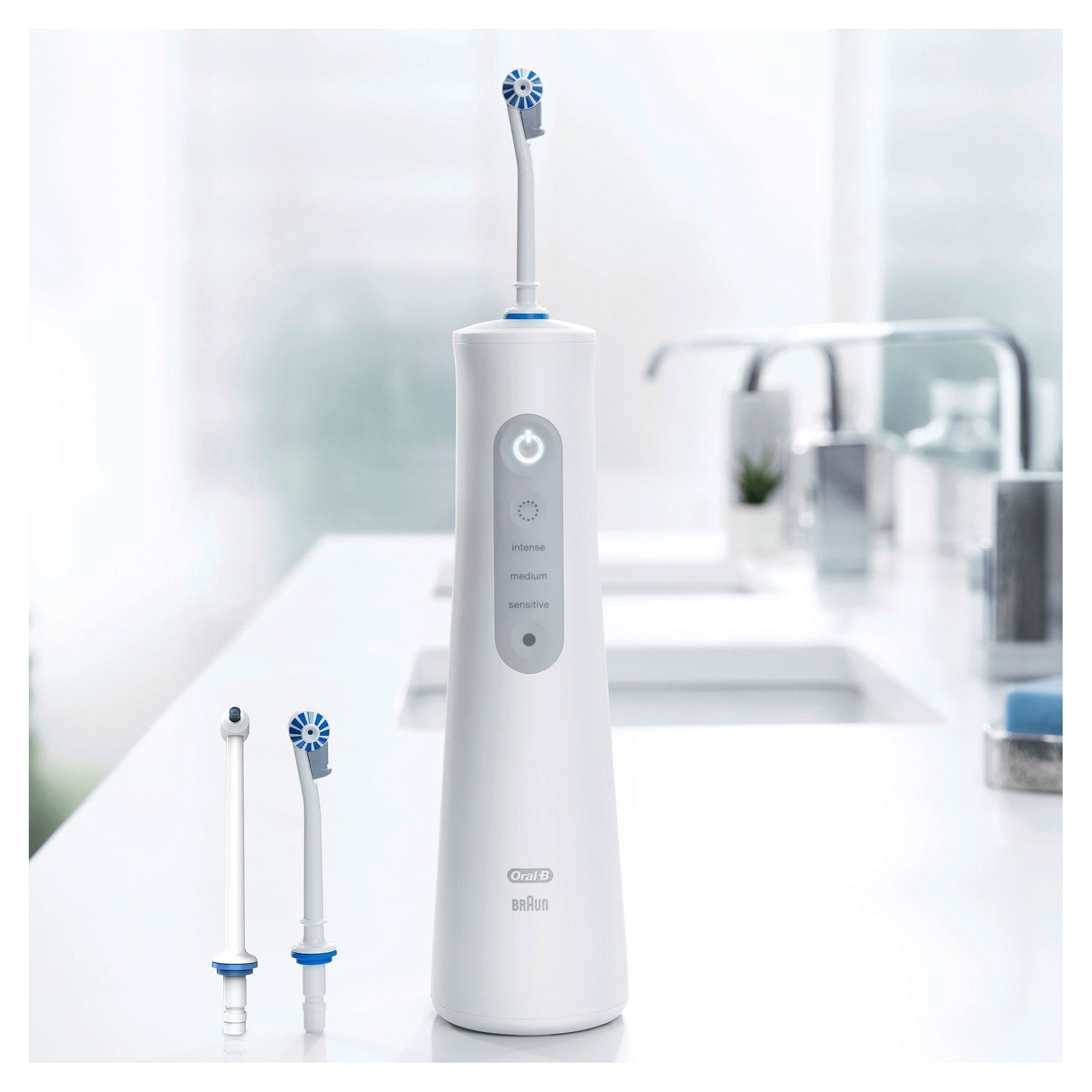 Pastrues oral me ujë Oral-B AquaCare 6 Pro-Expert / OxyJet / 6 Nivele / 2 Koka / Cordless – Bardhë - 2