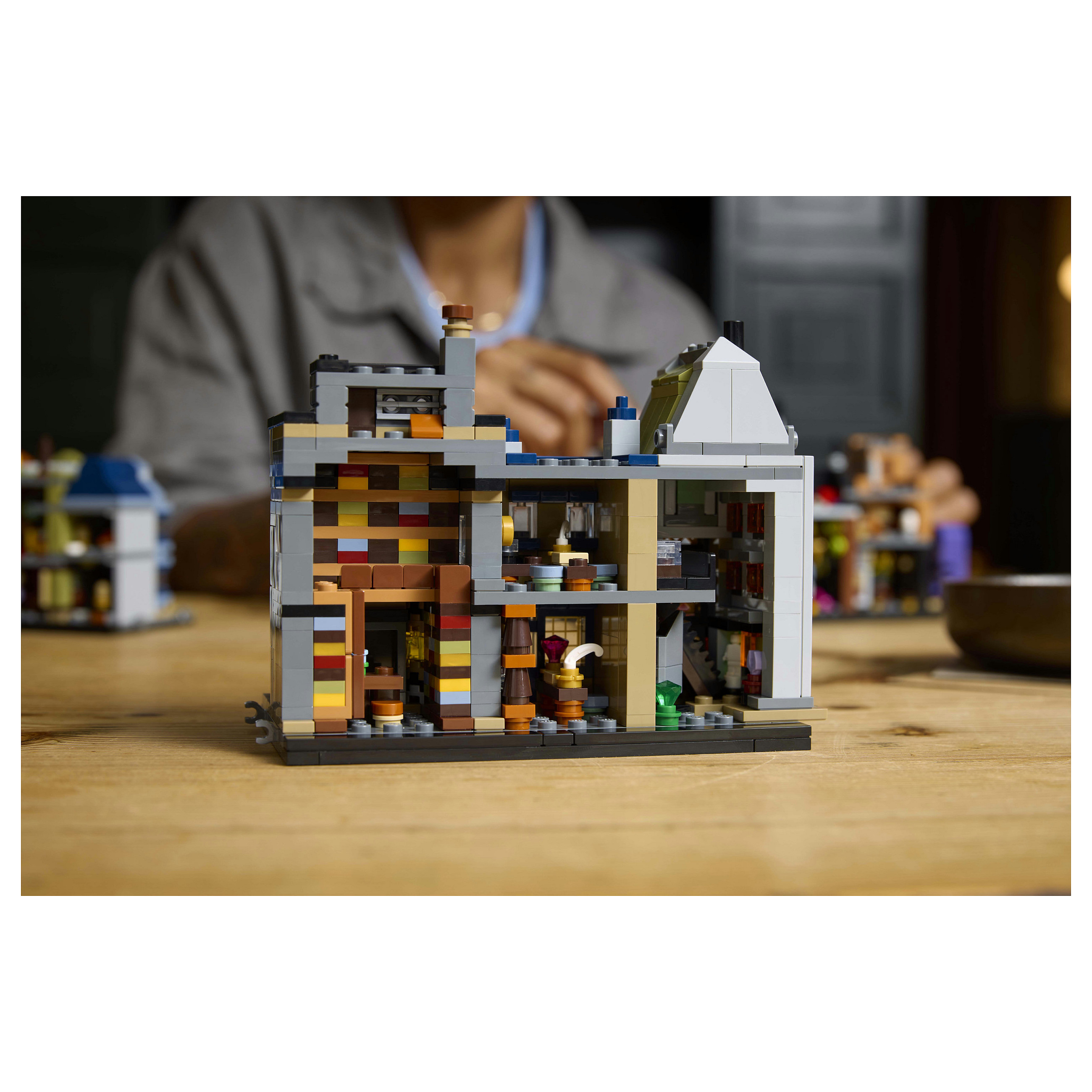 LEGO Harry Potter The Magical Shops of Diagon Alley 76444 - 24