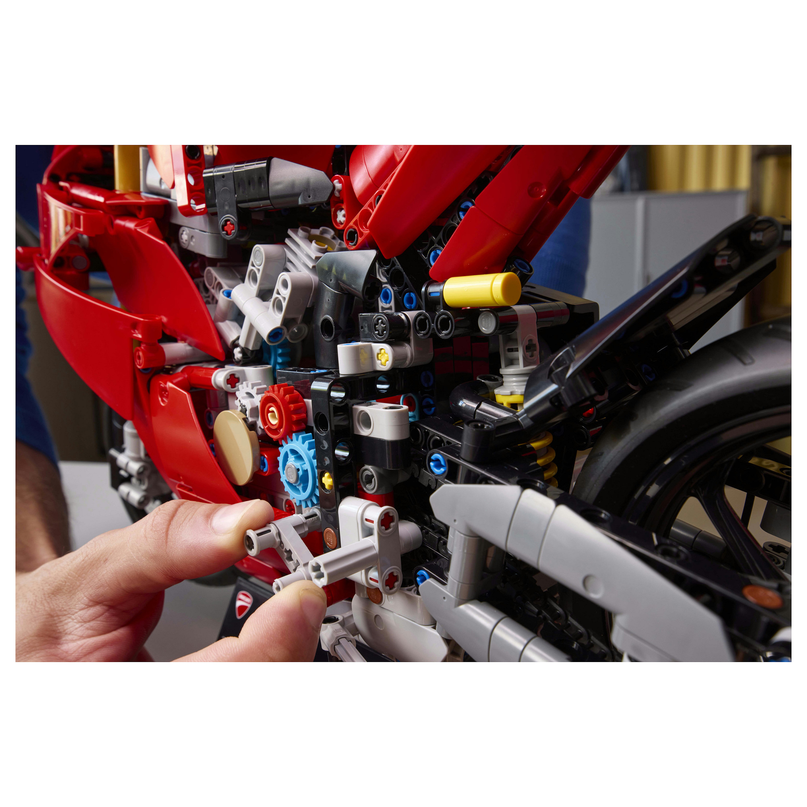 LEGO 42202 Technic Ducati Panigale V4 S Motorcycle - 22