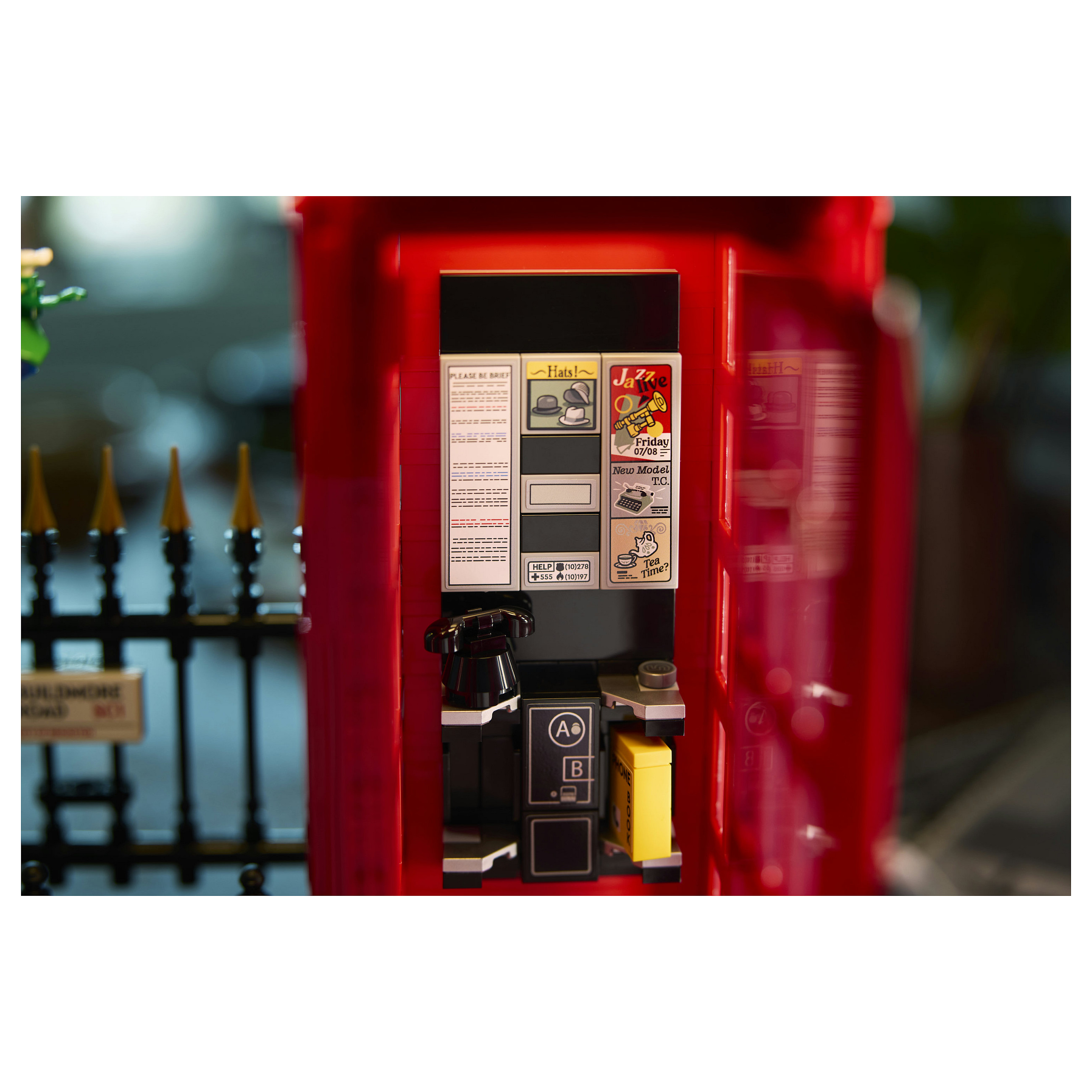 LEGO Ideas Red London Telephone Box 21347 - 18