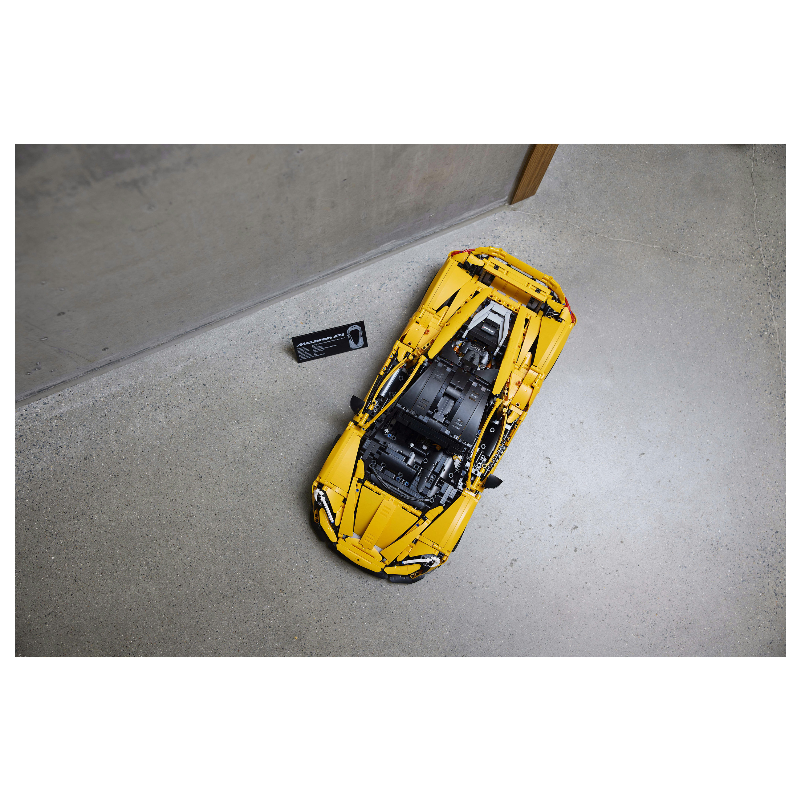 LEGO Technic McLaren P1 - 32