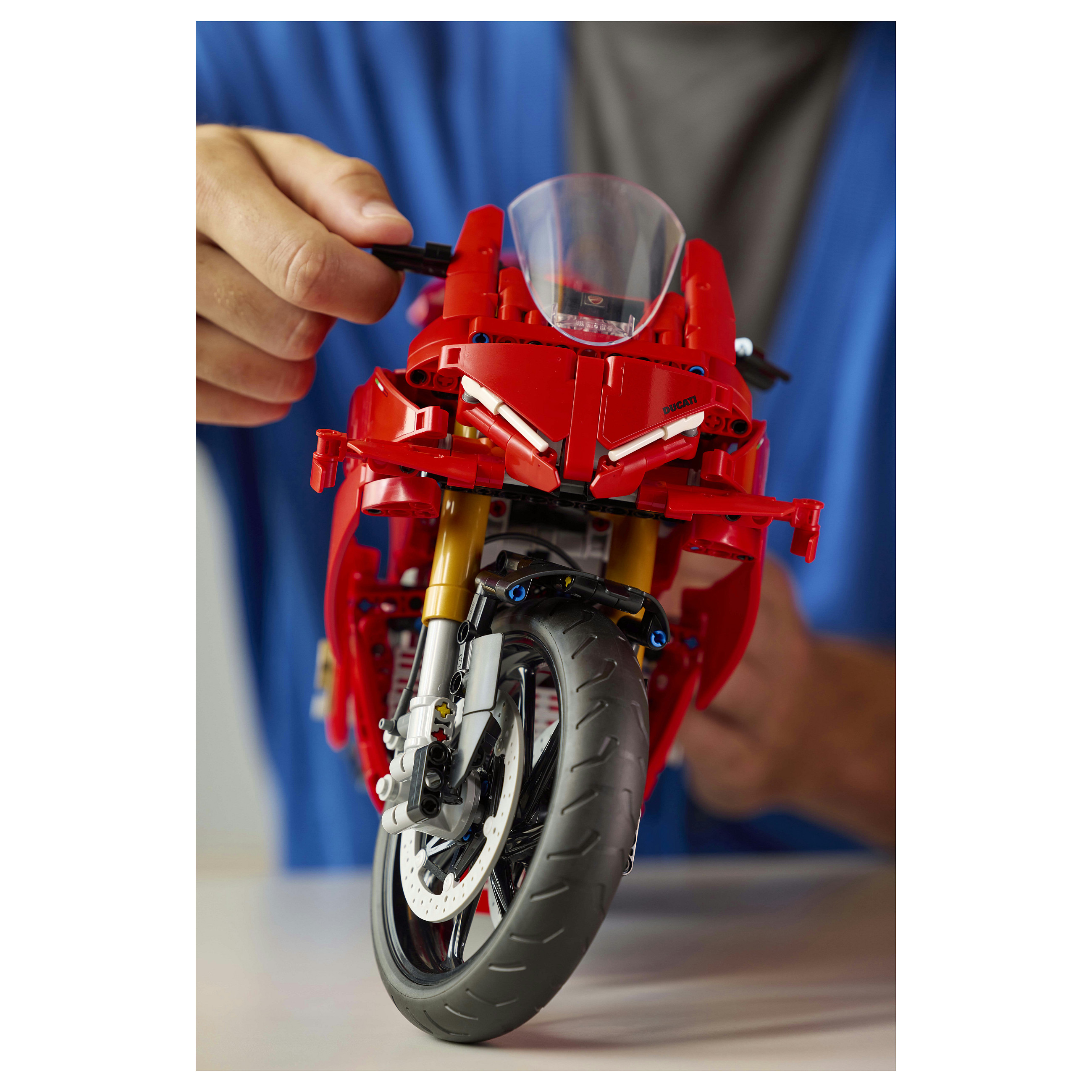 LEGO 42202 Technic Ducati Panigale V4 S Motorcycle - 26