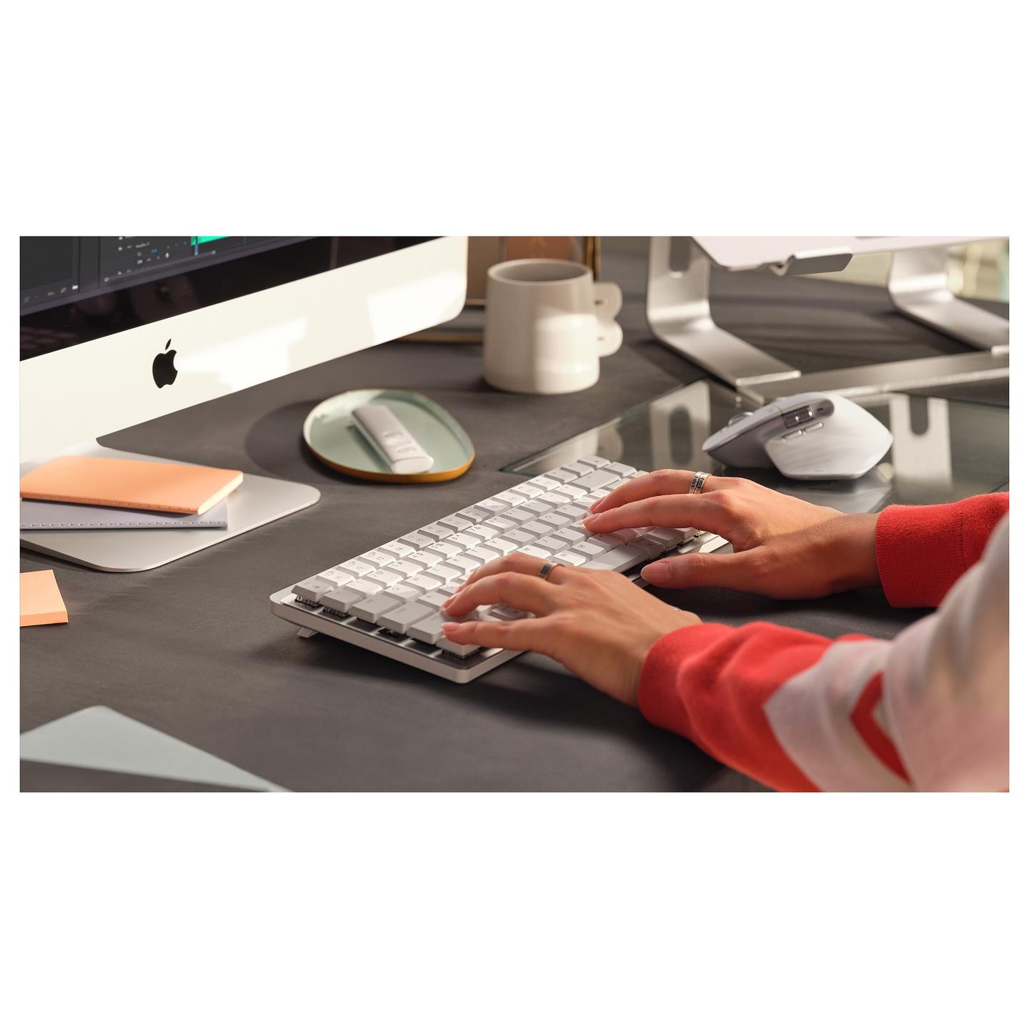 Tastierë pa kabllo Logitech MX Mechanical Mini for Mac / QWERTY US International / Mini / Mekanike / Tactile Quiet / Low-Profile / Bluetooth + Logi Bolt / Ndriçim LED – Gri/ Bardhë - 5