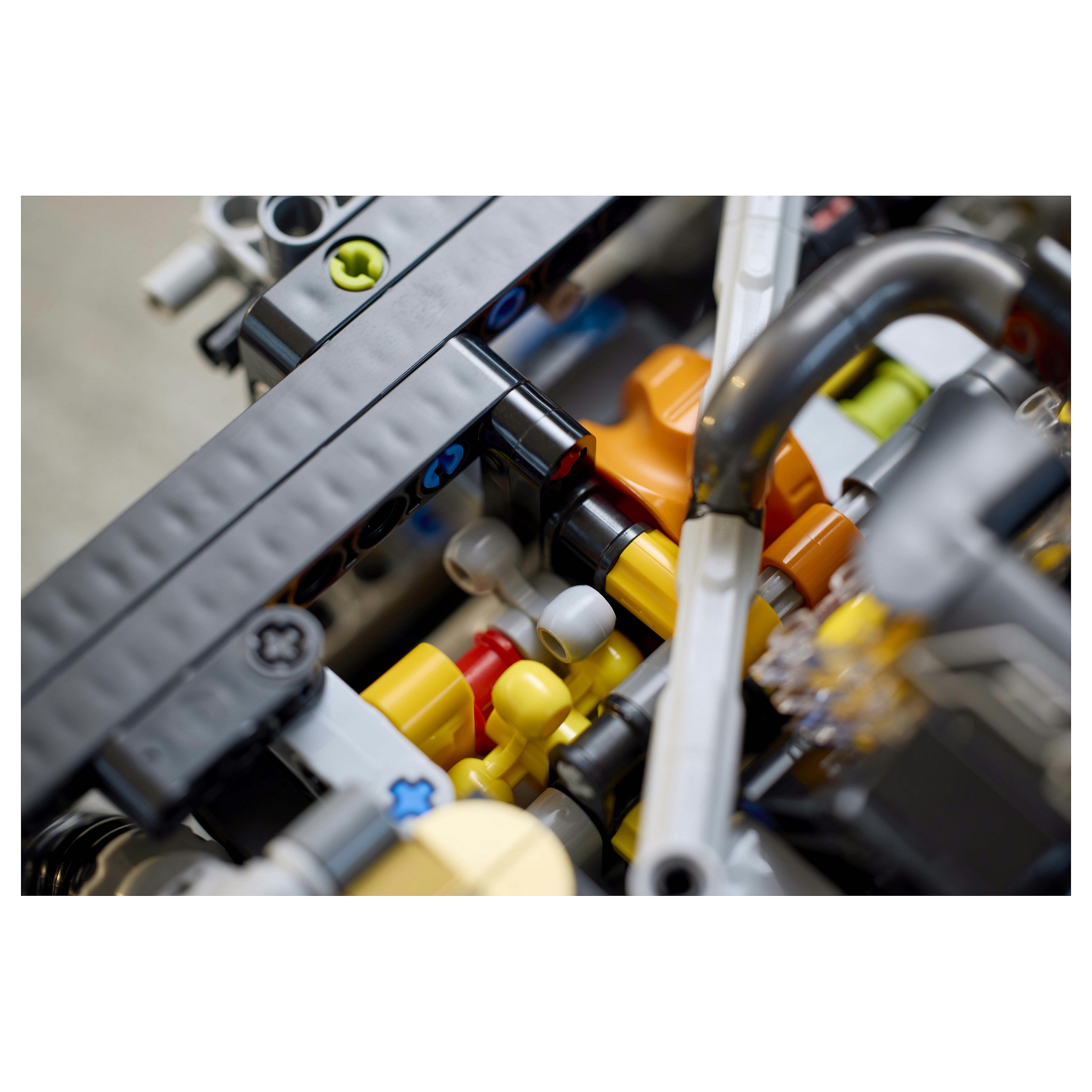 LEGO Technic McLaren P1 - 26