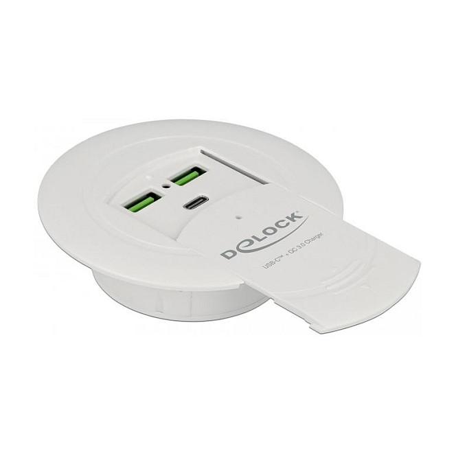 Karikues USB DeLOCK 64065, 1x USB-C PD, 2x USB-A Quick Charge 3.0, 87W, për Montim në Tavolinë – Bardhë
