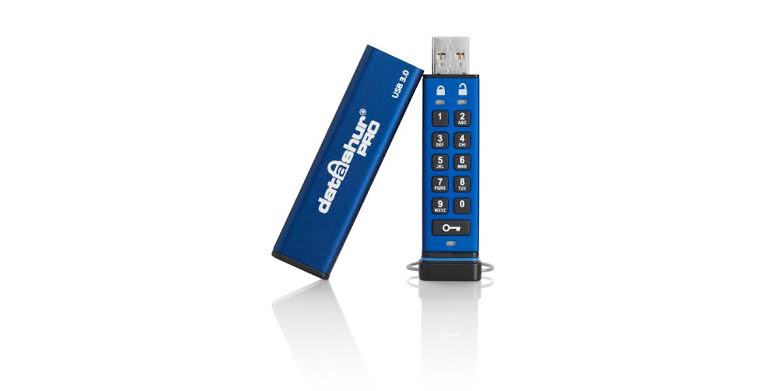 USB Flash Drive iStorage datAshur PRO / 16GB / USB 3.2 Gen1 Type-A / AES-XTS 256-bit Encryption - Blu