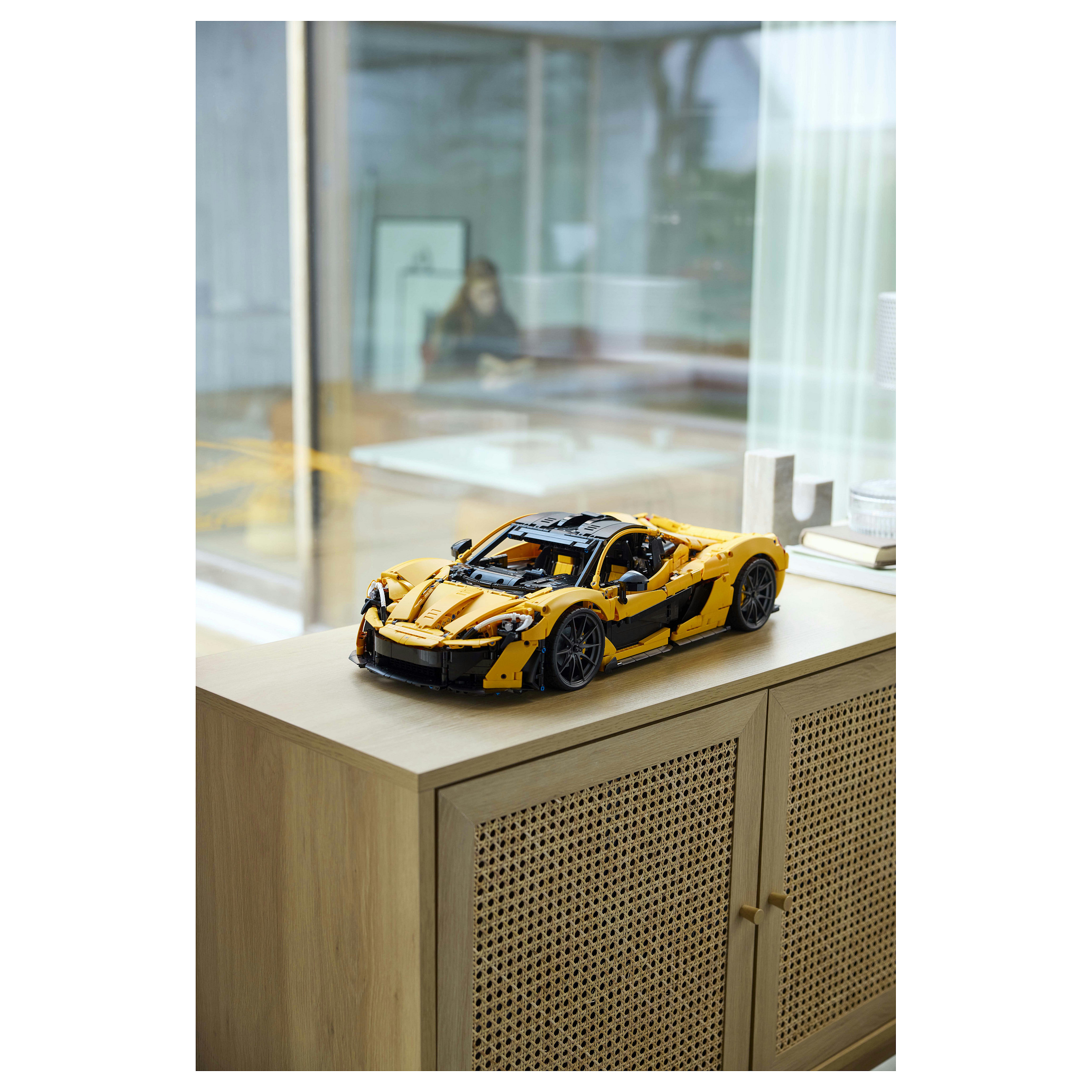 LEGO Technic McLaren P1 - 28