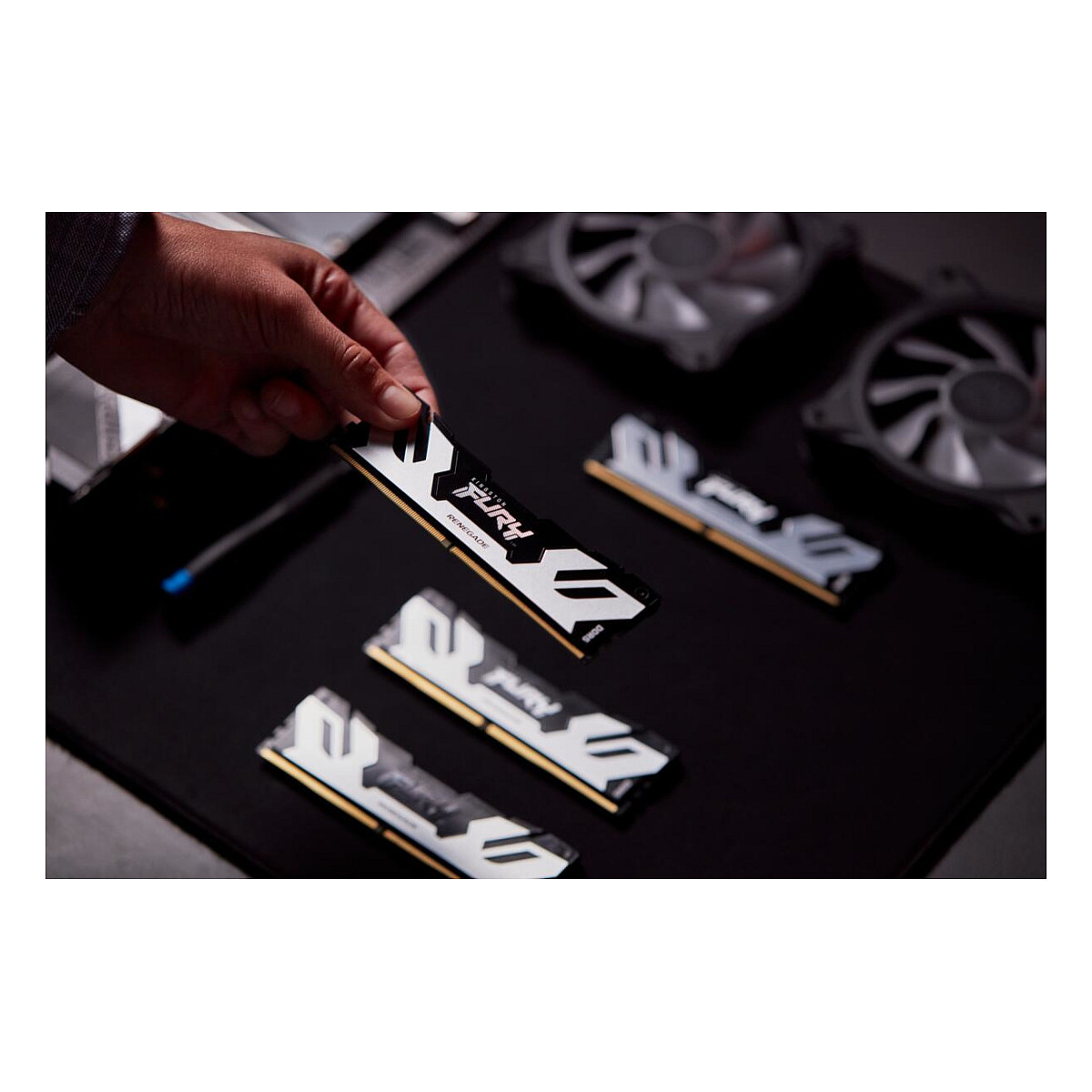 RAM Memorie DDR5 Kingston FURY Renegade / 48GB / UDIMM / 6400MHz / CL32 / 288-pin - 17