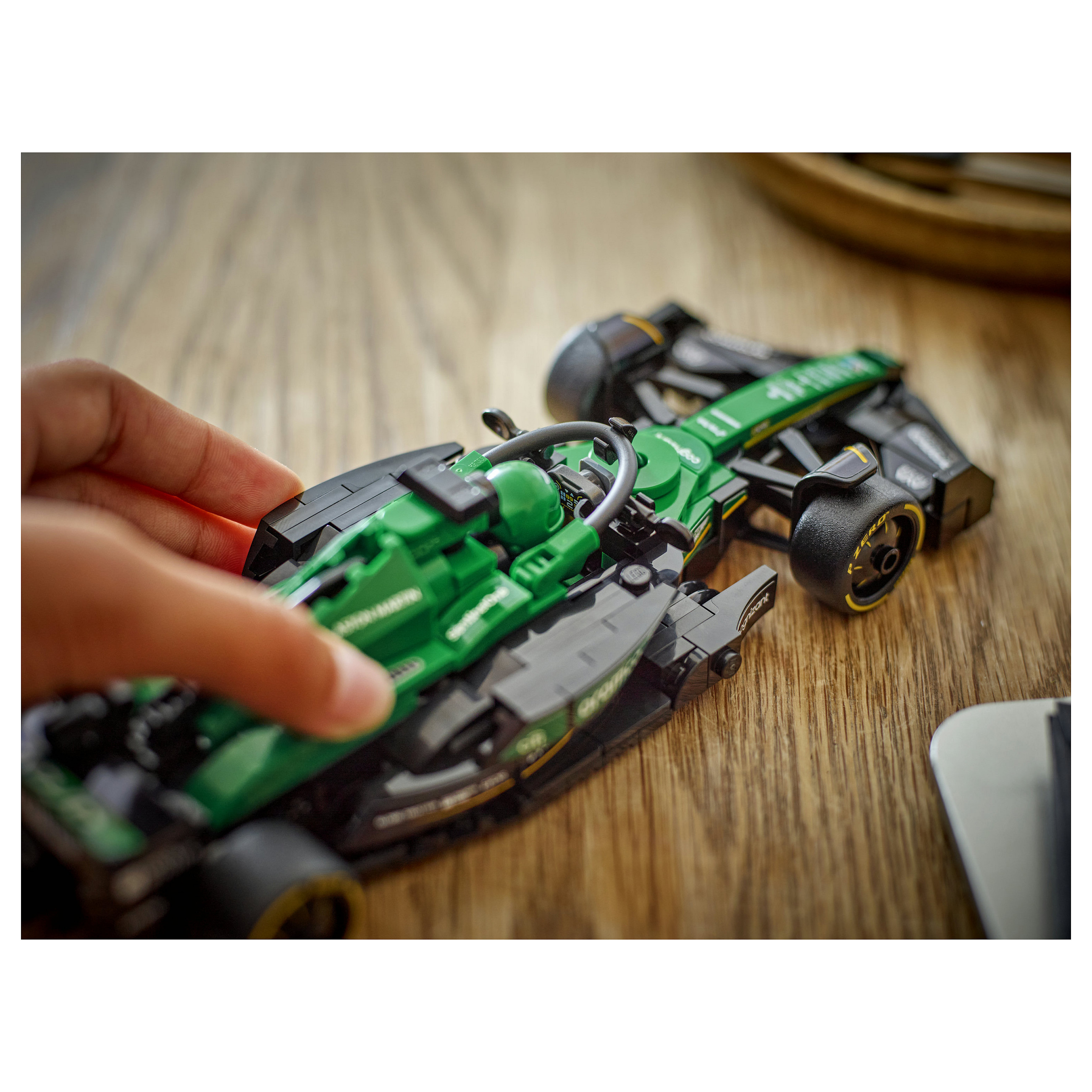 LEGO Speed Champions Aston Martin Aramco F1 AMR24 Rennauto 77245 - 6