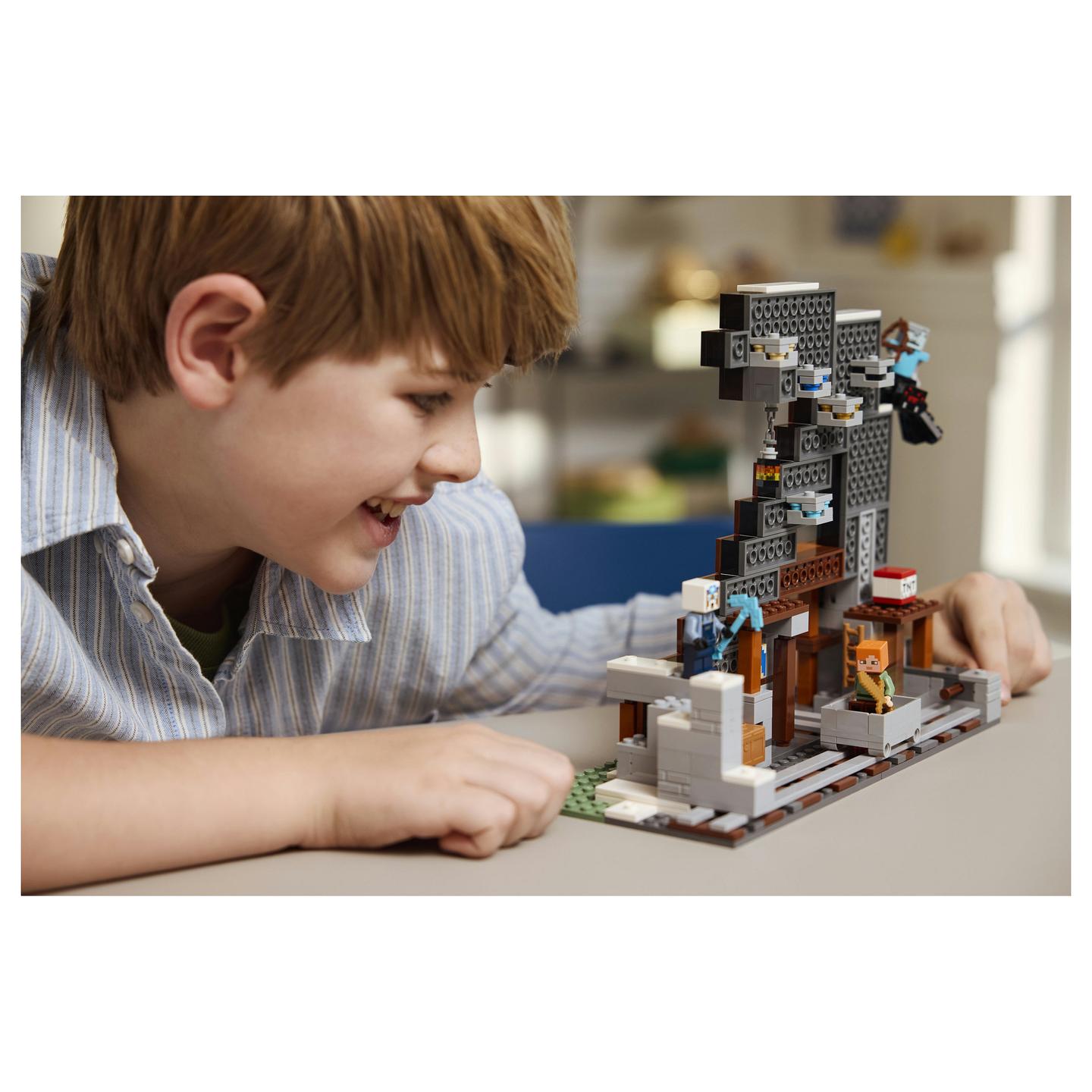 LEGO Minecraft The Pickaxe Mine - 6