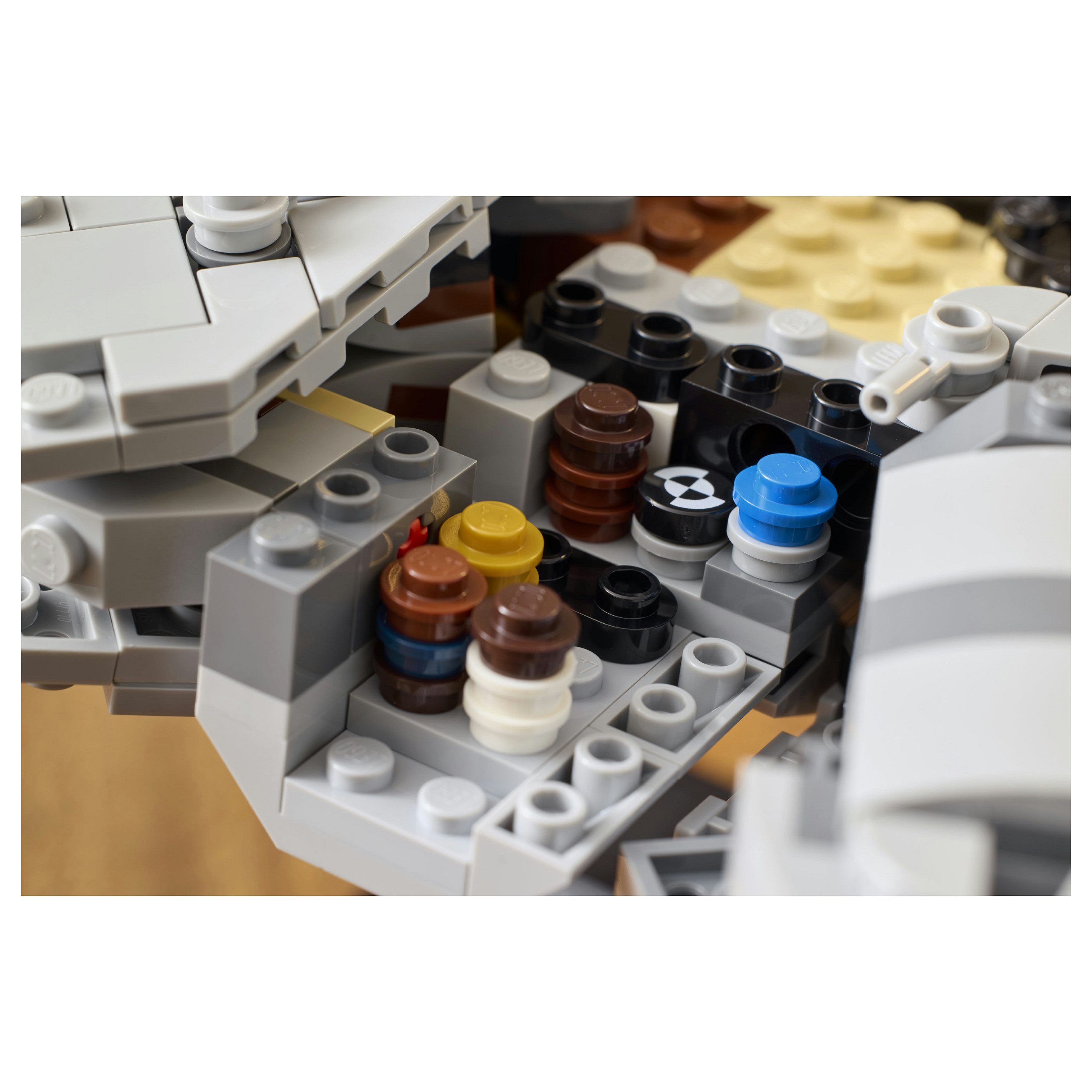 LEGO Star Wars Millennium Falcon 75375 - 21