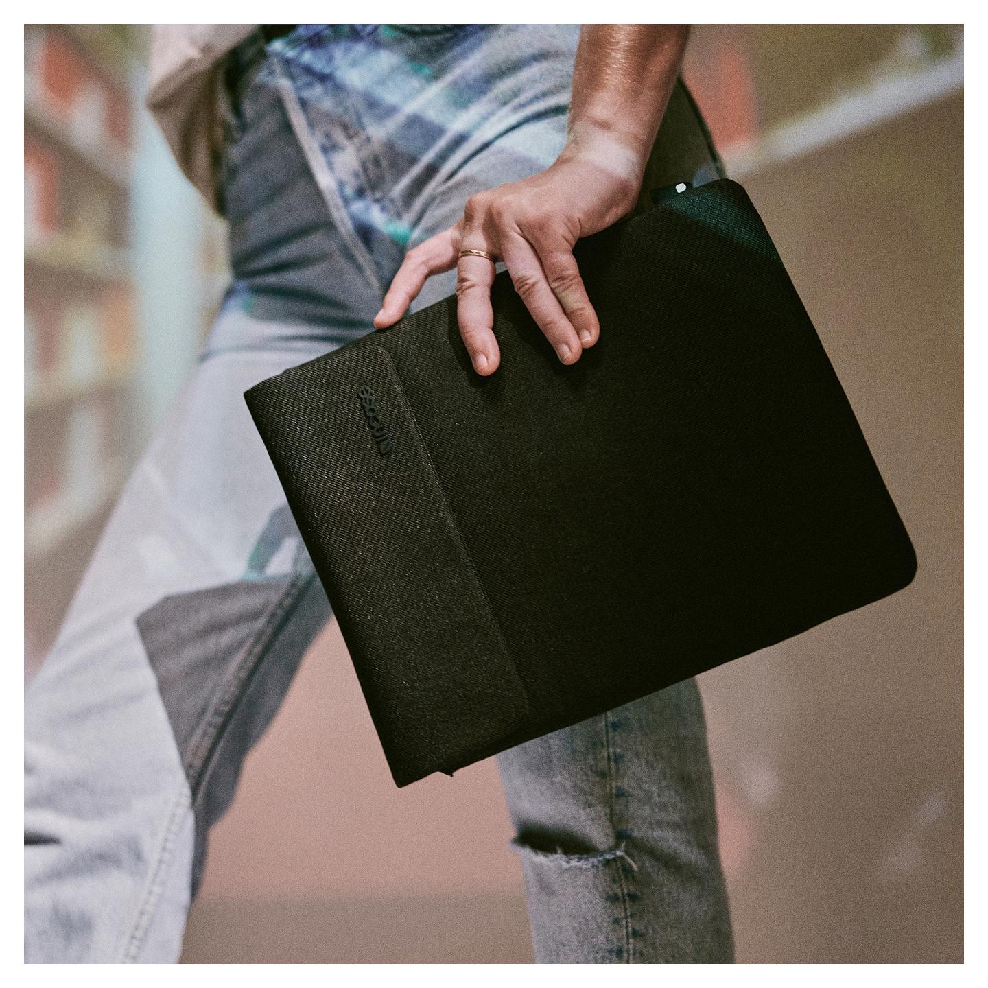 Çantë për Tablet Incase Crosstown Sleeve / 11" / Woolenex / Xhep i Jashtëm / Mbyllje me Zinxhir - Zezë - 7