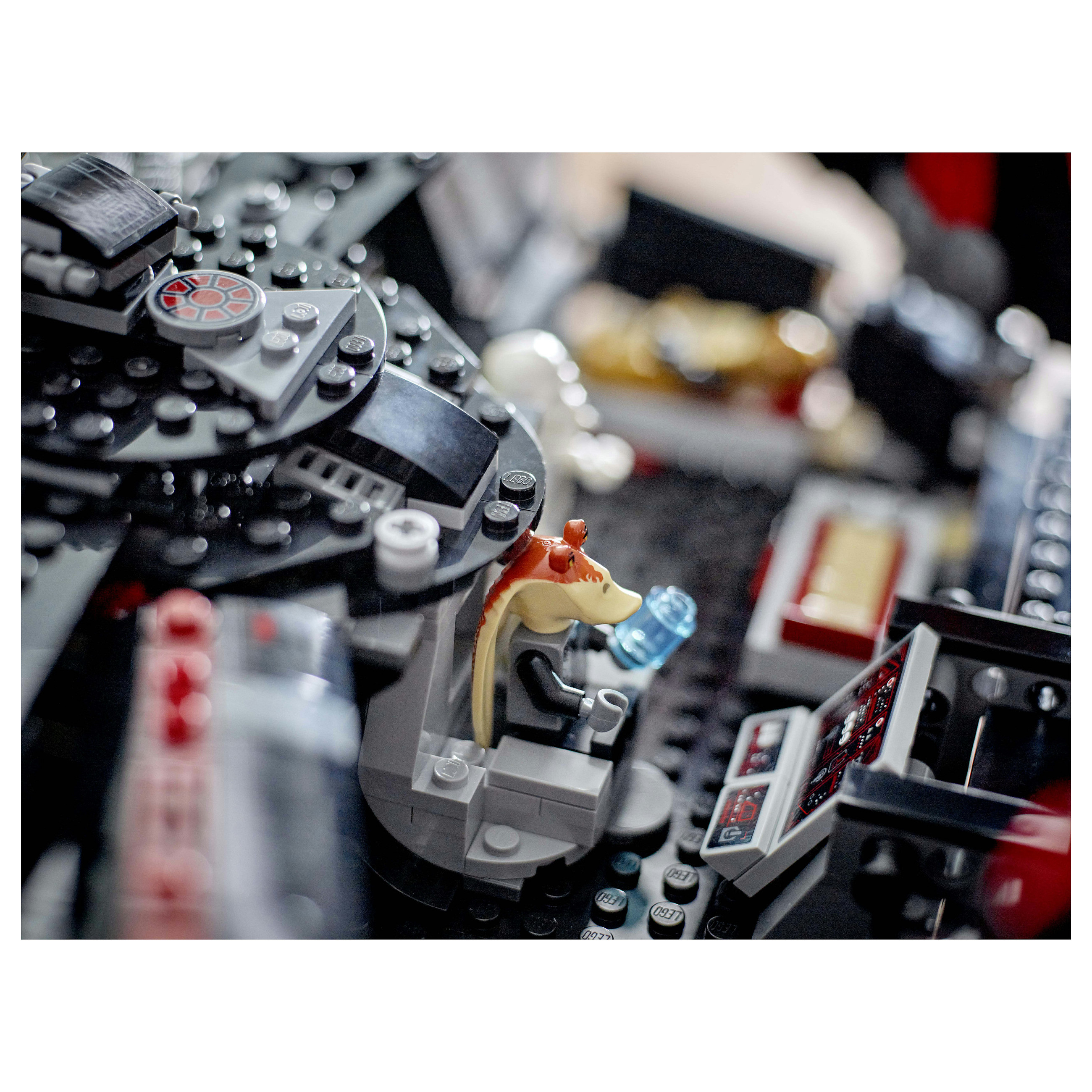 LEGO Star Wars Dunkler Millennium Falke 75389 - 23