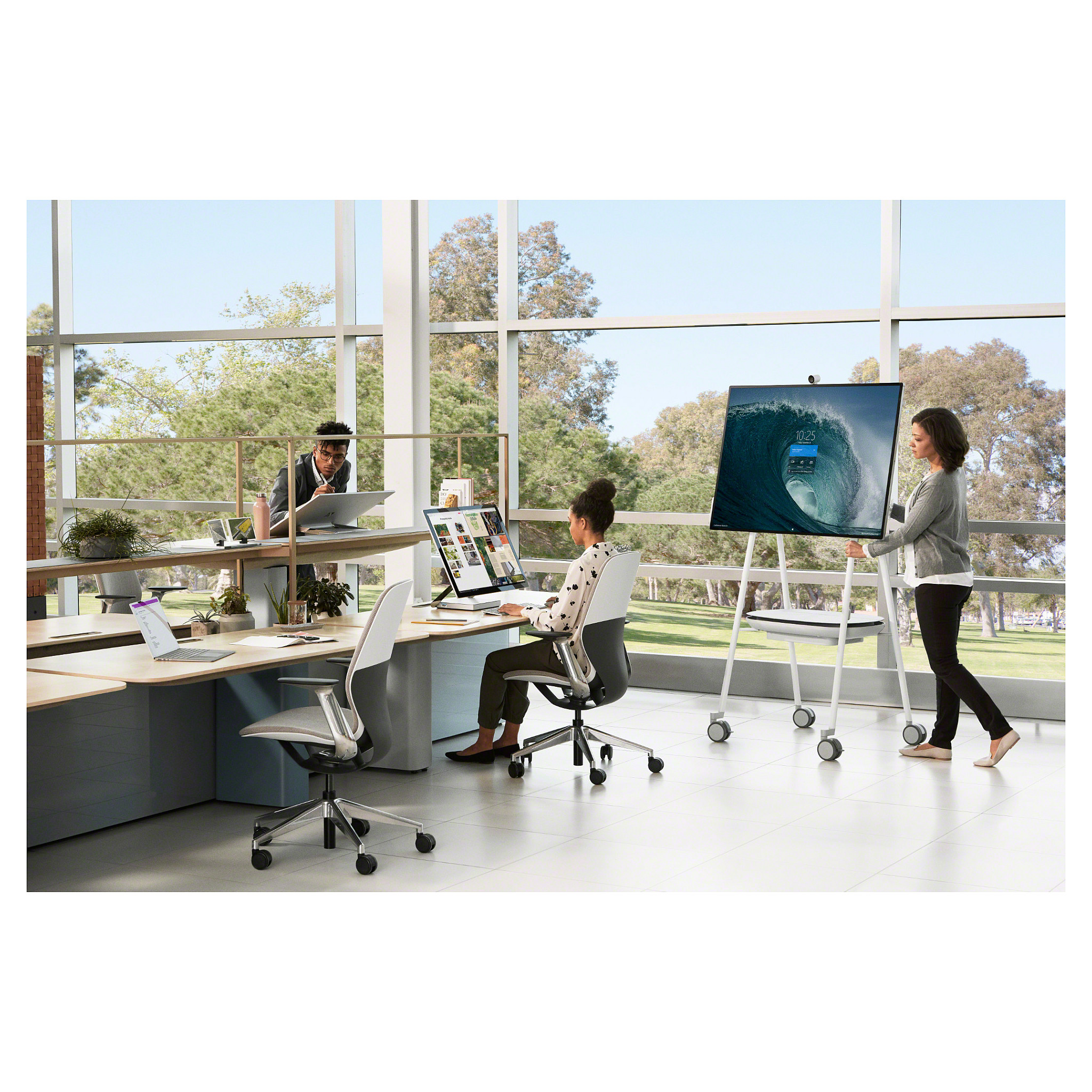 APC Smart-UPS CSH2 Mobile Battery – Enterprise Lithium-Ion Mobile Power Solution for Microsoft Surface Hub 2 & Surface Hub 2S, Designed for Flexible Collaboration & Portable Meeting Environments - 4