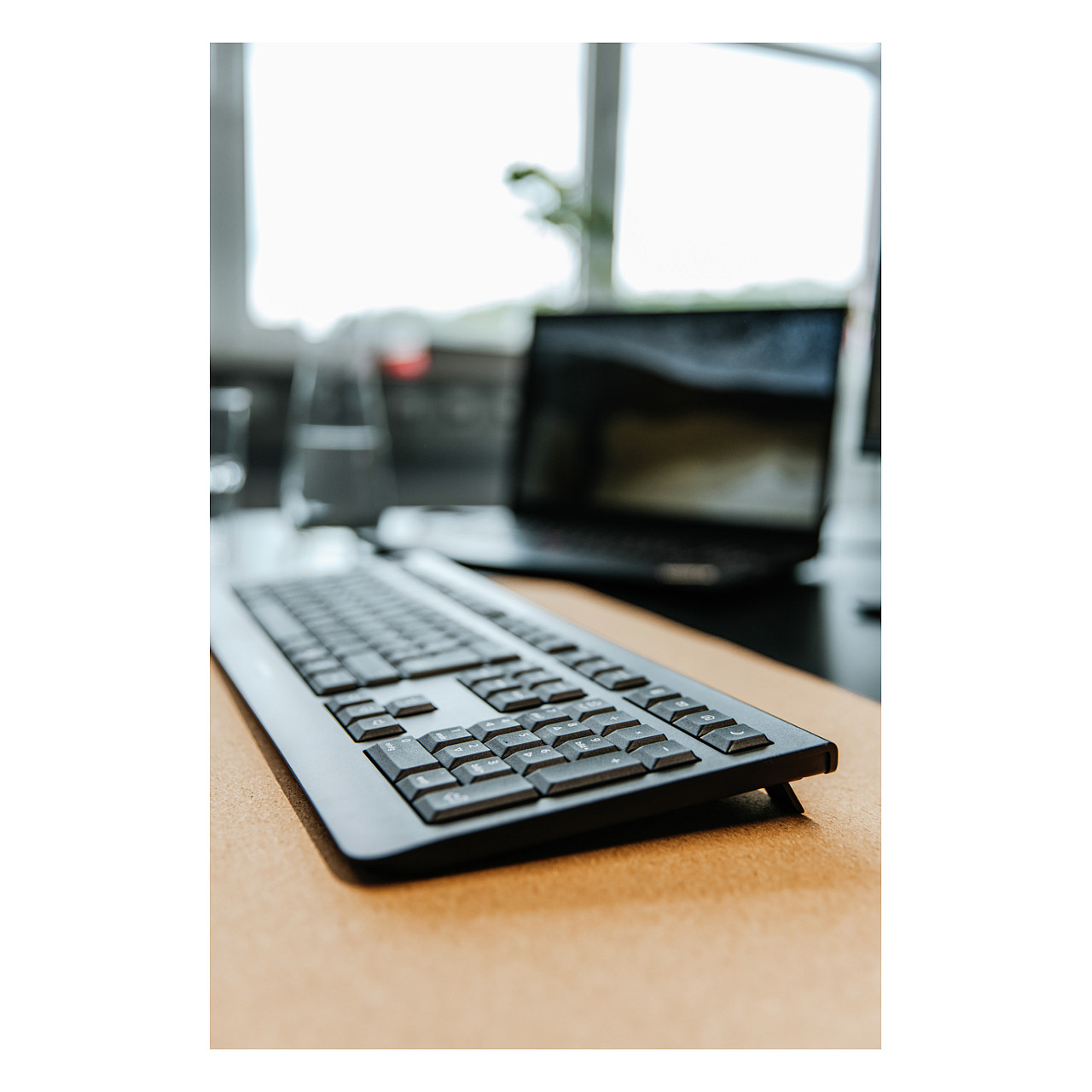 Tastierë me kabllo CHERRY KW 3000 / USB / QWERTZ - Zezë - 4