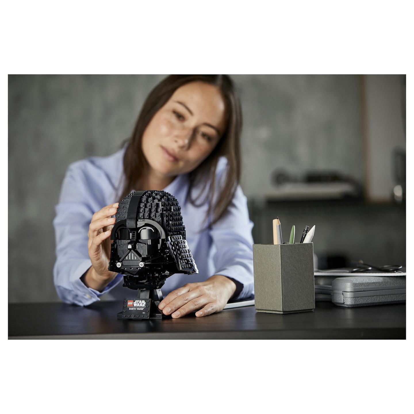 LEGO Star Wars Darth Vader Helmet 75304 - 4
