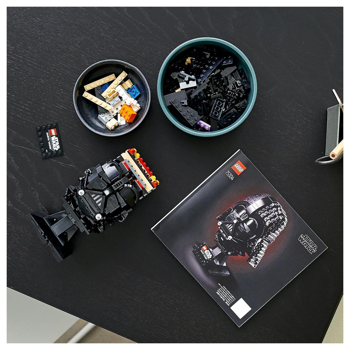 LEGO Star Wars Darth Vader Helmet 75304 - 11