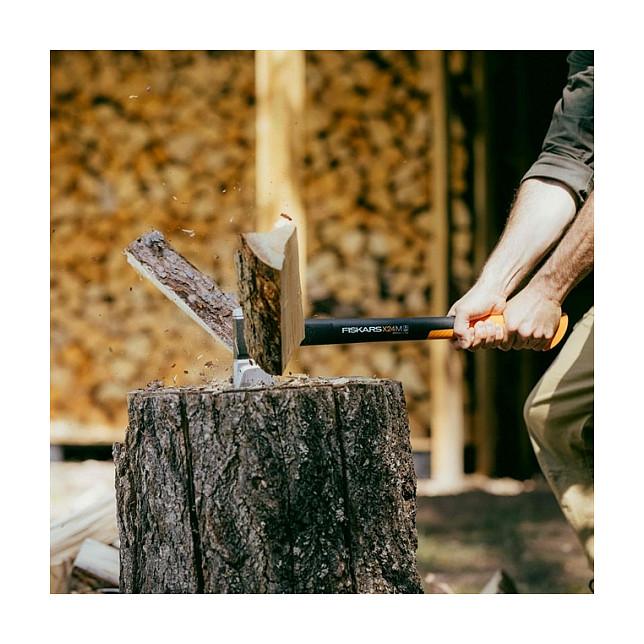 Sëpatë për Çarjen e Drurit Fiskars X-series X24, Madhësi M, 60cm, me Mbrojtëse Tehu - Zezë/Portokalli - 6