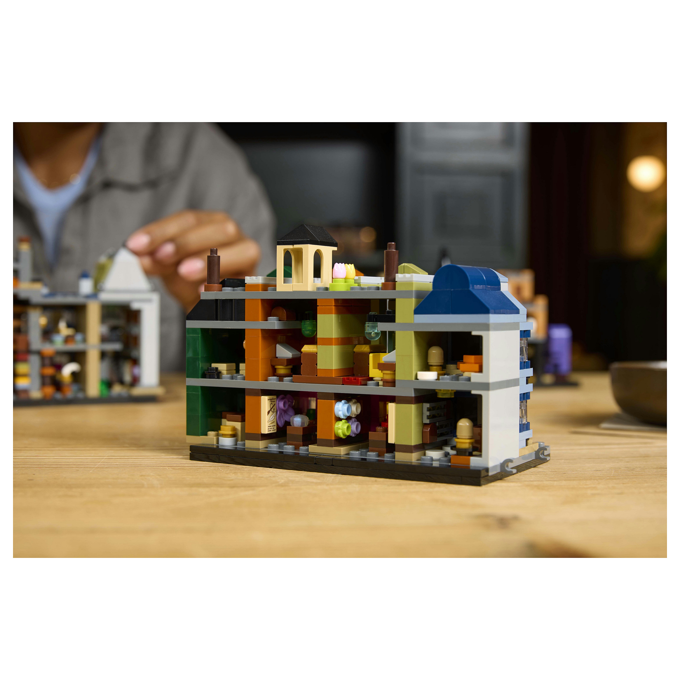 LEGO Harry Potter The Magical Shops of Diagon Alley 76444 - 18