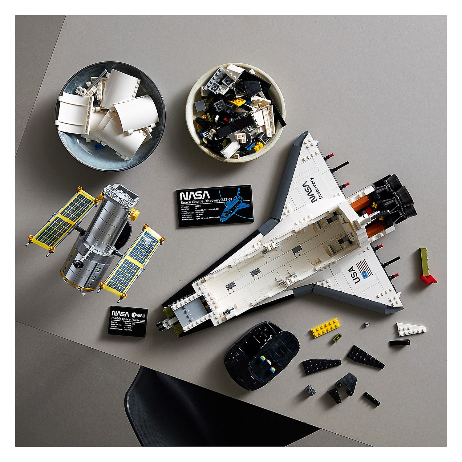 Lego Creator Expert NASA Space Shuttle Discovery - 28