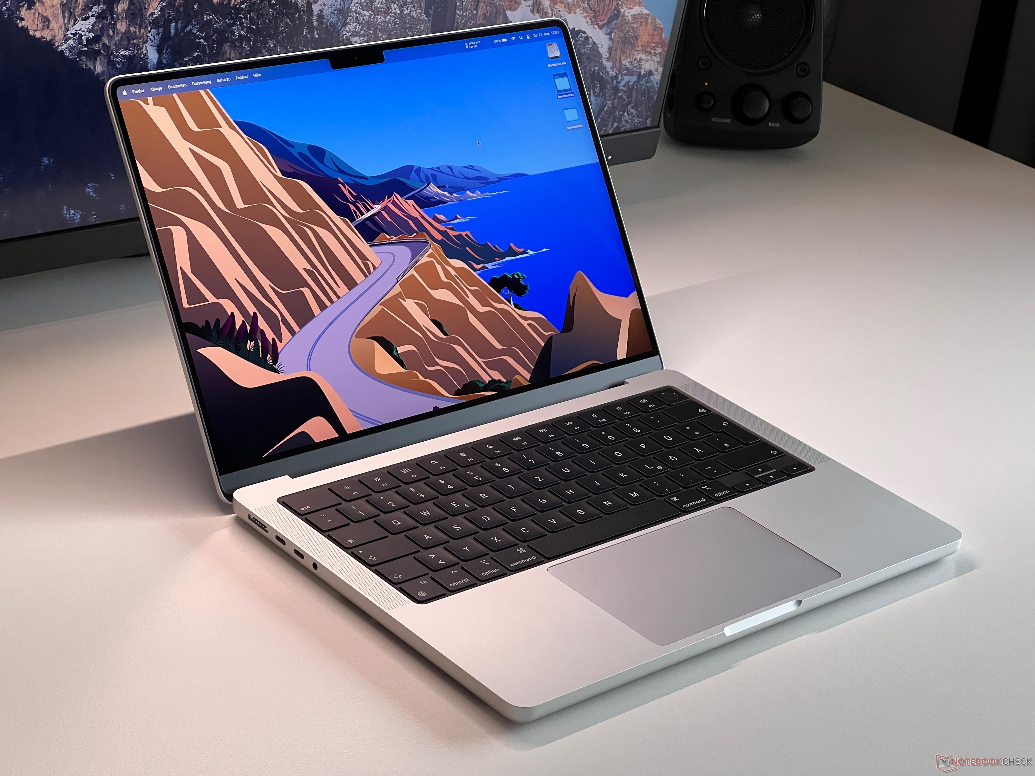 MacBook Pro M5 Pro 14.2" / 15 CPU / 16 GPU / 48GB / 2TB / Nano-texture - Silver - 5