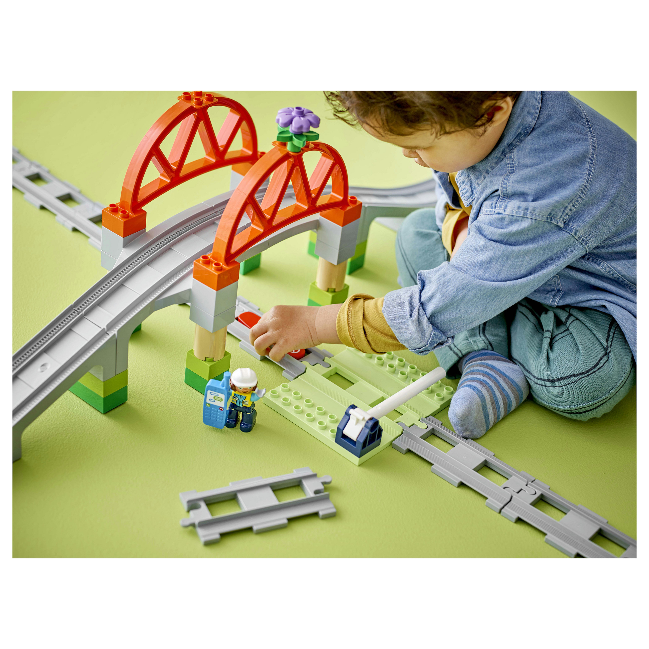 LEGO DUPLO Town – Train Bridge & Tracks Expansion Set 10426 - 4