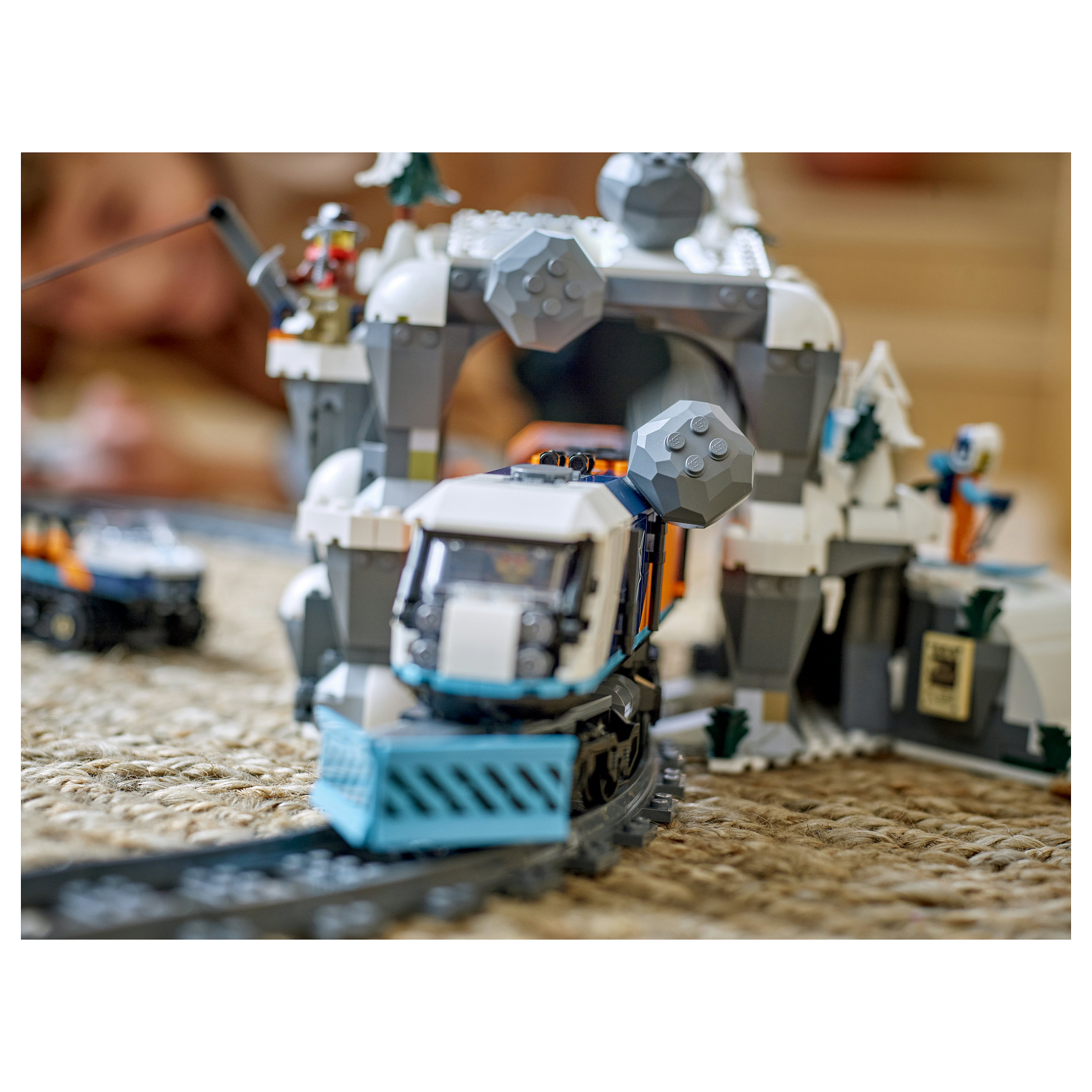 LEGO City Explorers Arctic Polar Express Train – Mix - 9