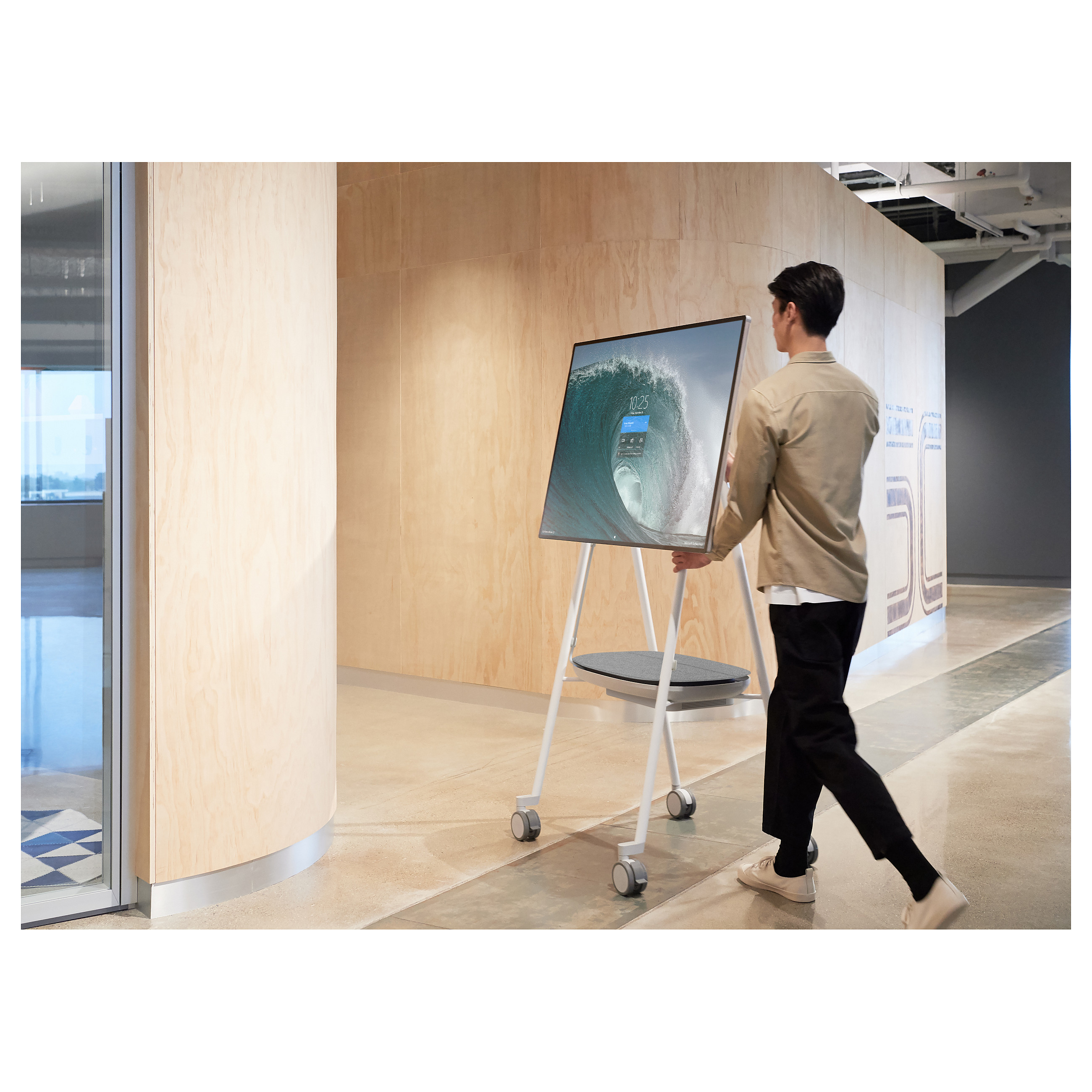 APC Smart-UPS CSH2 Mobile Battery – Enterprise Lithium-Ion Mobile Power Solution for Microsoft Surface Hub 2 & Surface Hub 2S, Designed for Flexible Collaboration & Portable Meeting Environments - 3