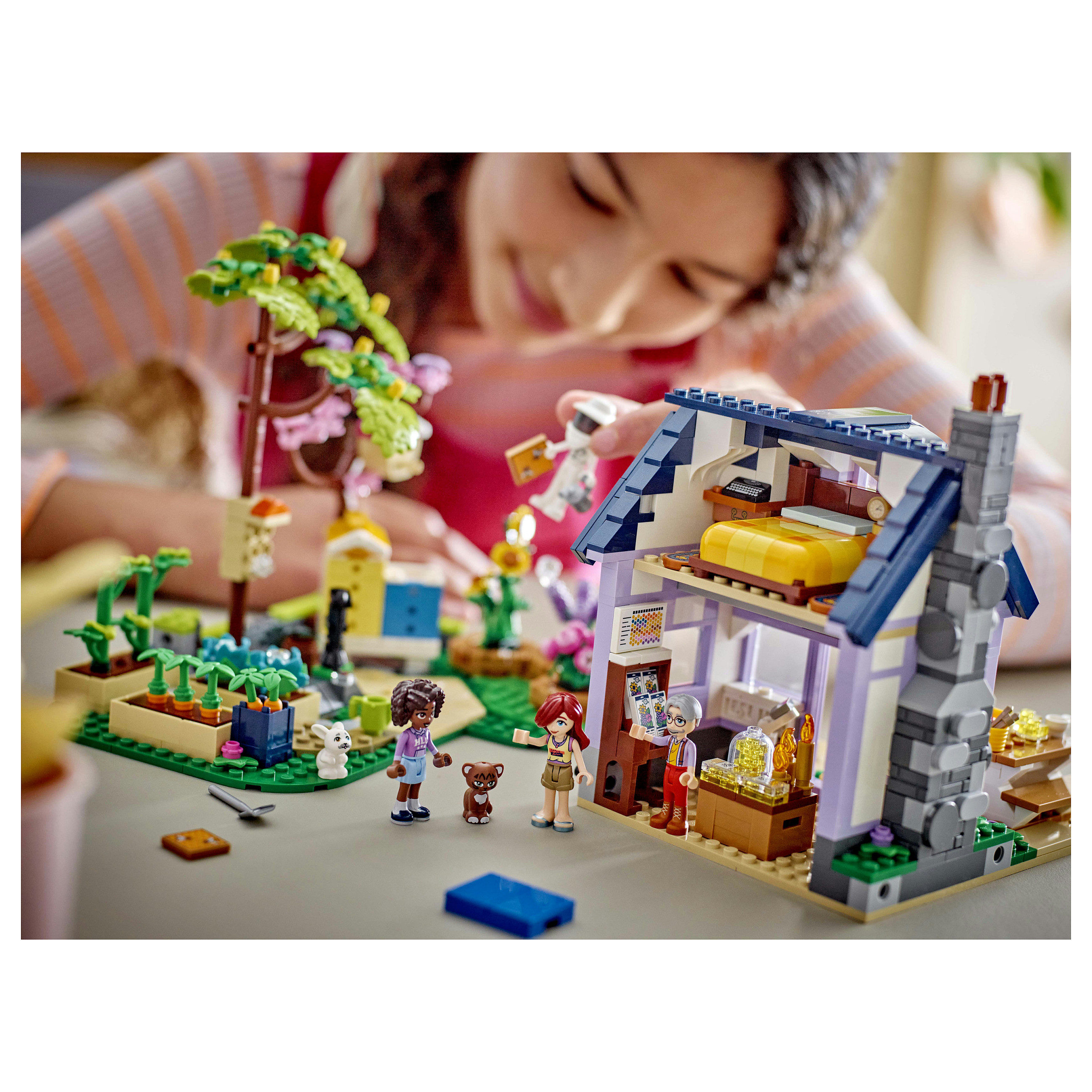 LEGO 42669 Friends Beekeeper’s House and Flower Garden - 7