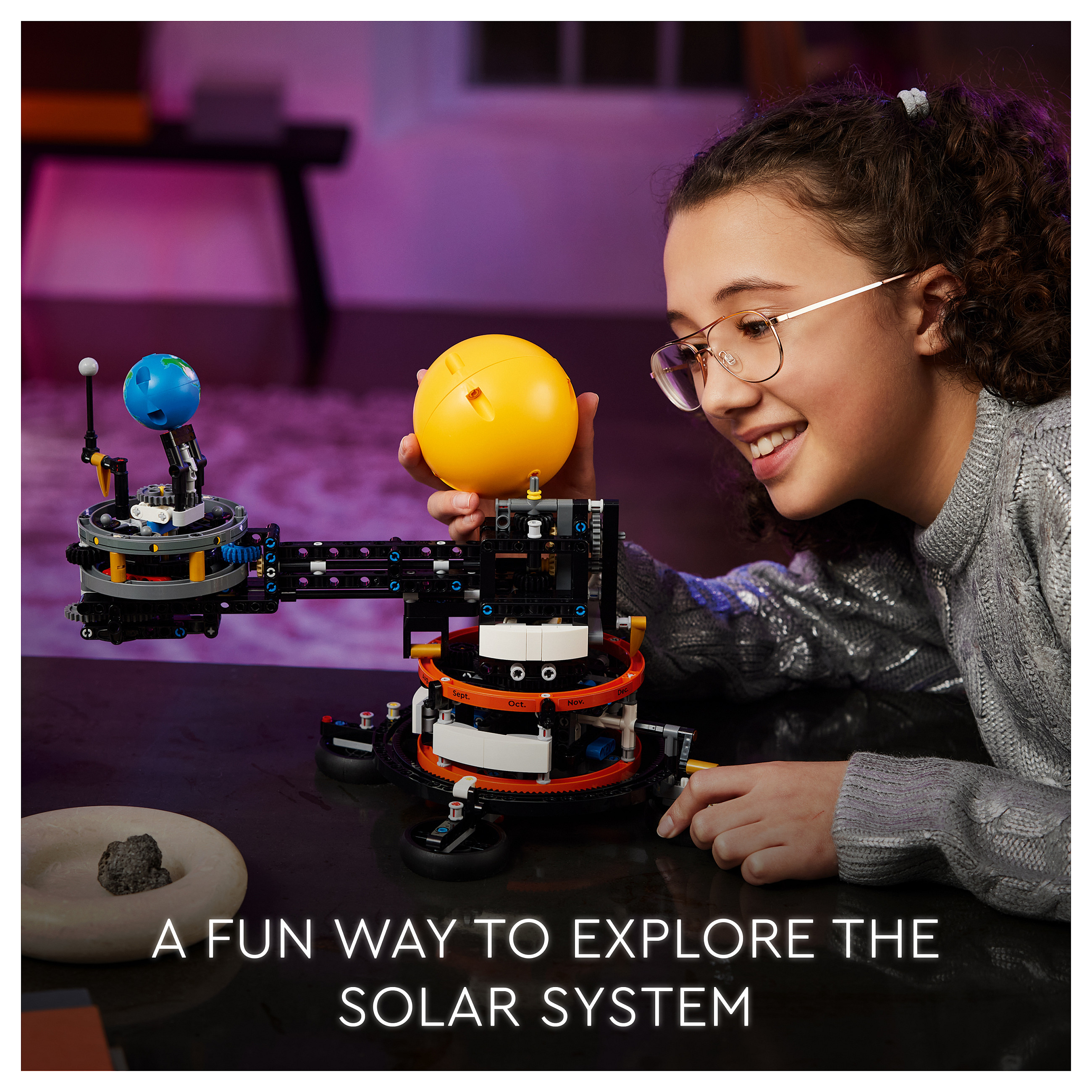 LEGO 42179 Technic Planet Earth and Moon in Orbit - 28
