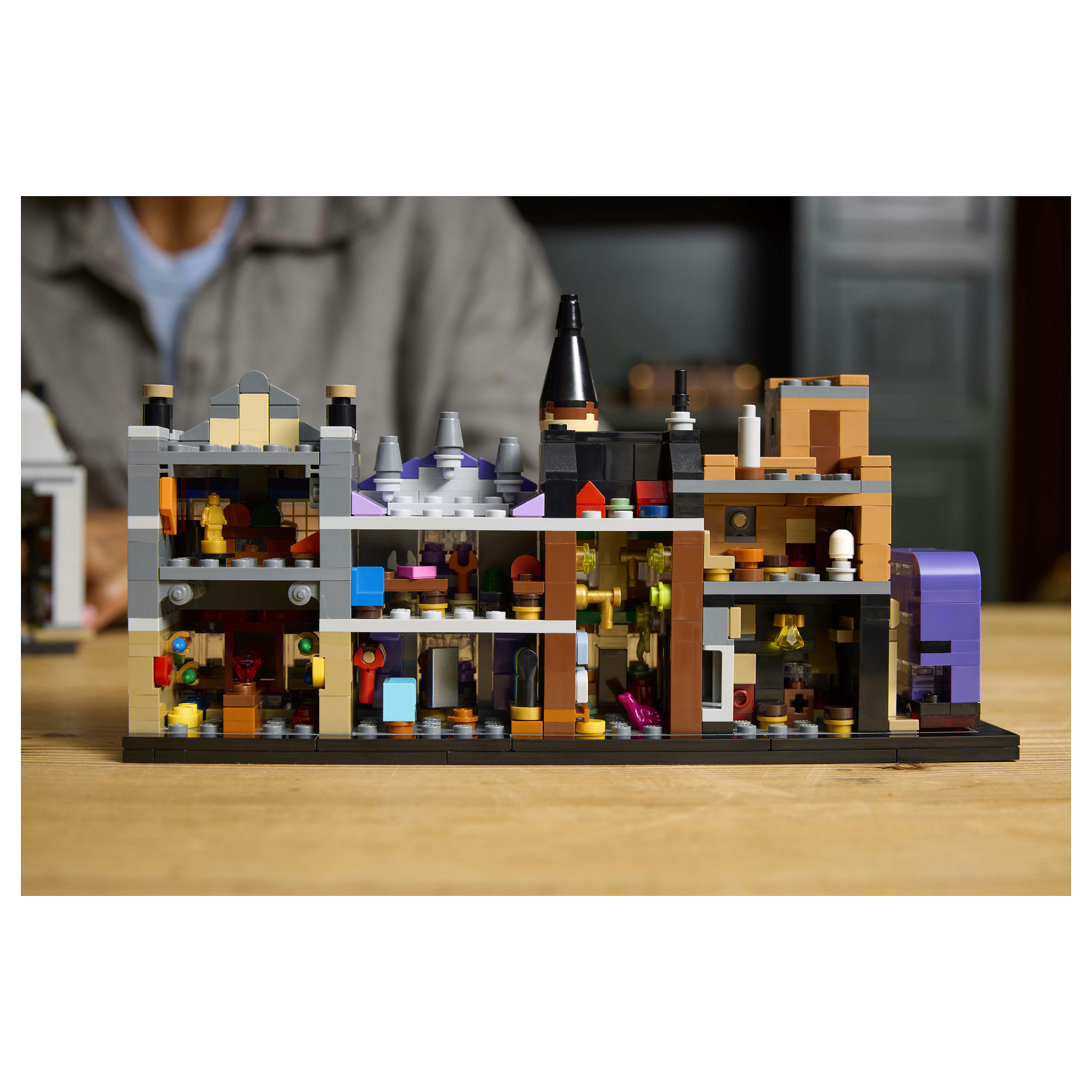 LEGO Harry Potter The Magical Shops of Diagon Alley 76444 - 23