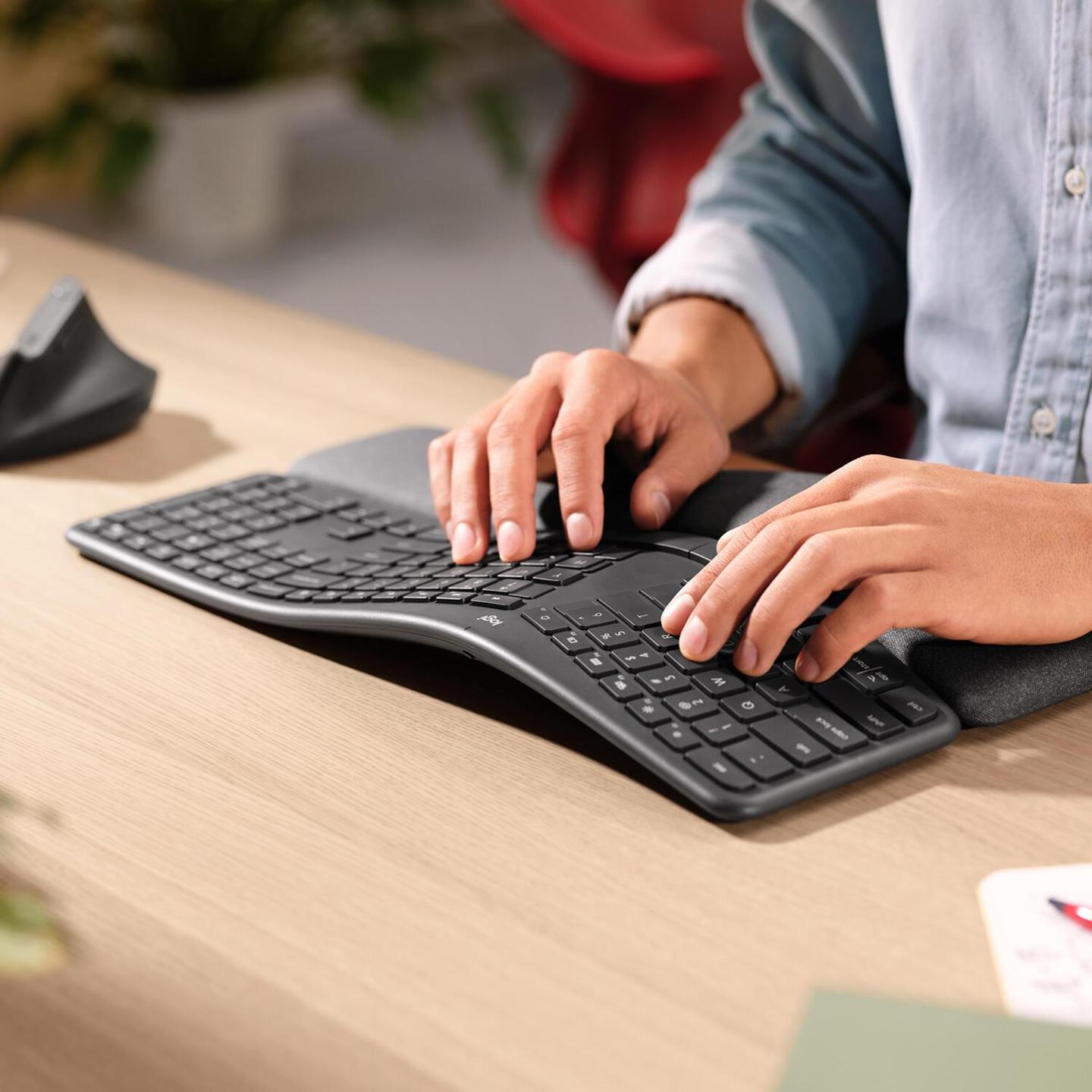 Tastierë Pa kabllo Logitech ERGO K860 / 920-01010 / QWERTY US International / Bluetooth / USB Receiver / Ergonomike – Grafit - 3