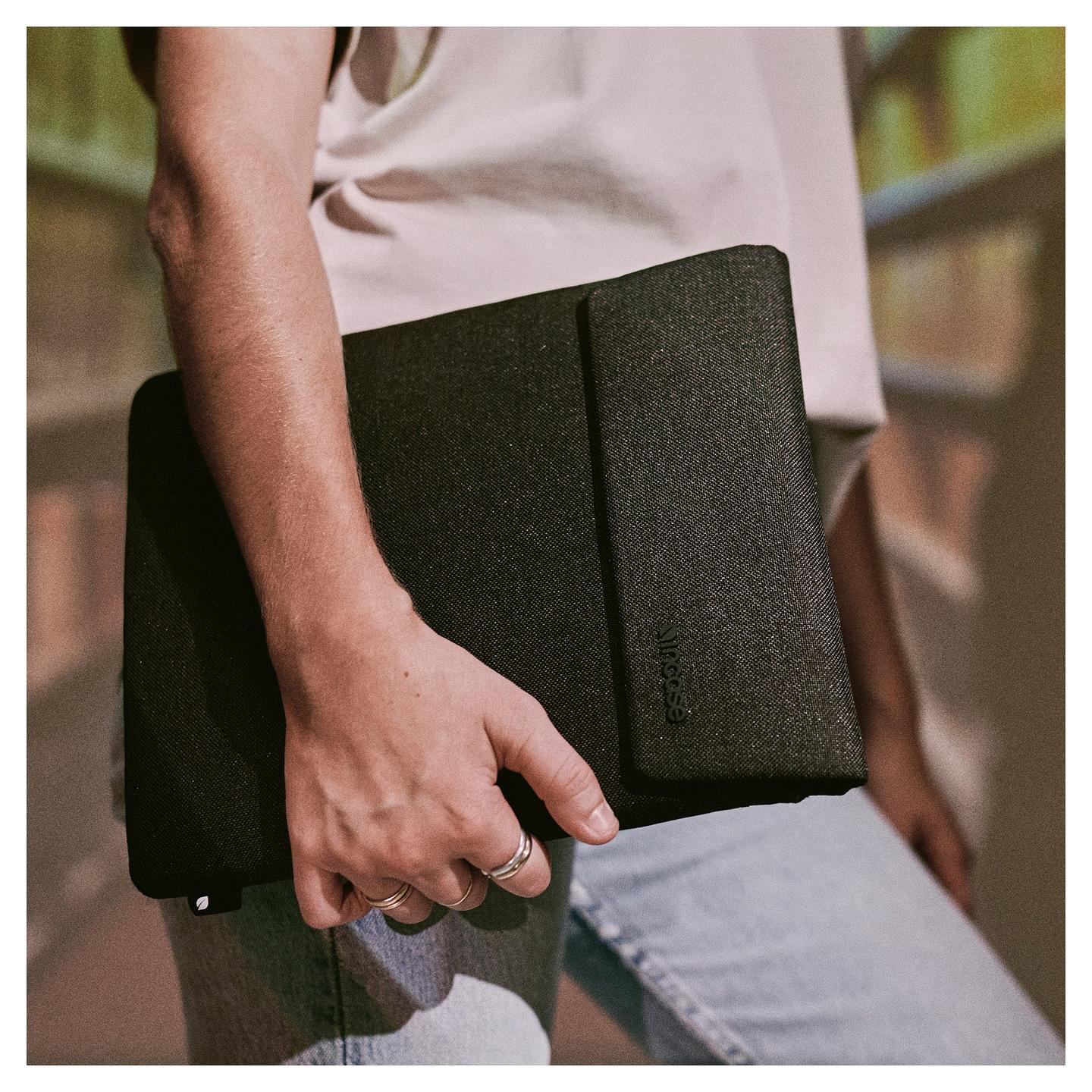 Çantë për Tablet Incase Crosstown Sleeve / 11" / Woolenex / Xhep i Jashtëm / Mbyllje me Zinxhir - Zezë - 6