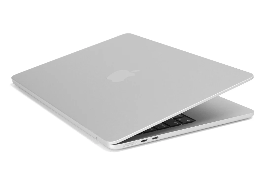 MacBook Air M5 13.6" / 10 CPU / 10 GPU / 70W - Silver - 2