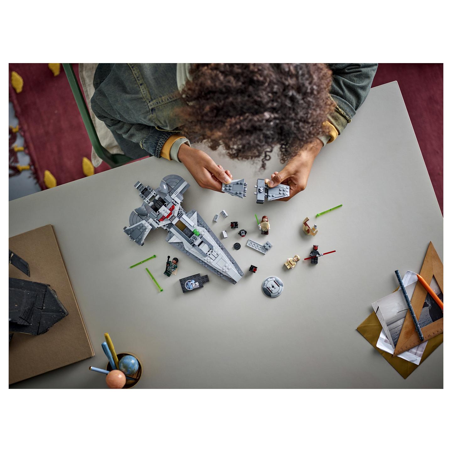 LEGO Star Wars Darth Maul's Sith Infiltrator - 18