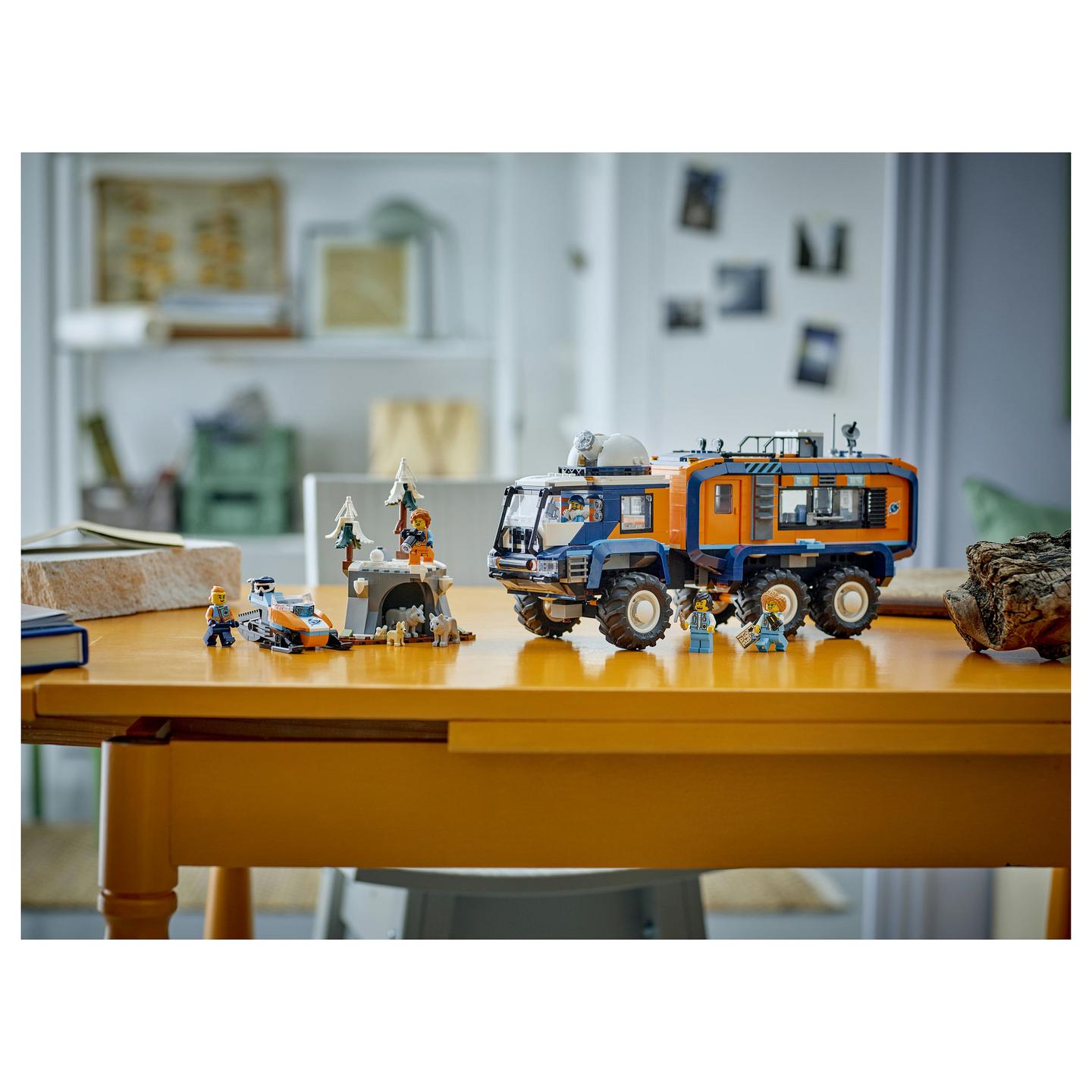 LEGO City Arctic Explorer Science Lab Truck - 15