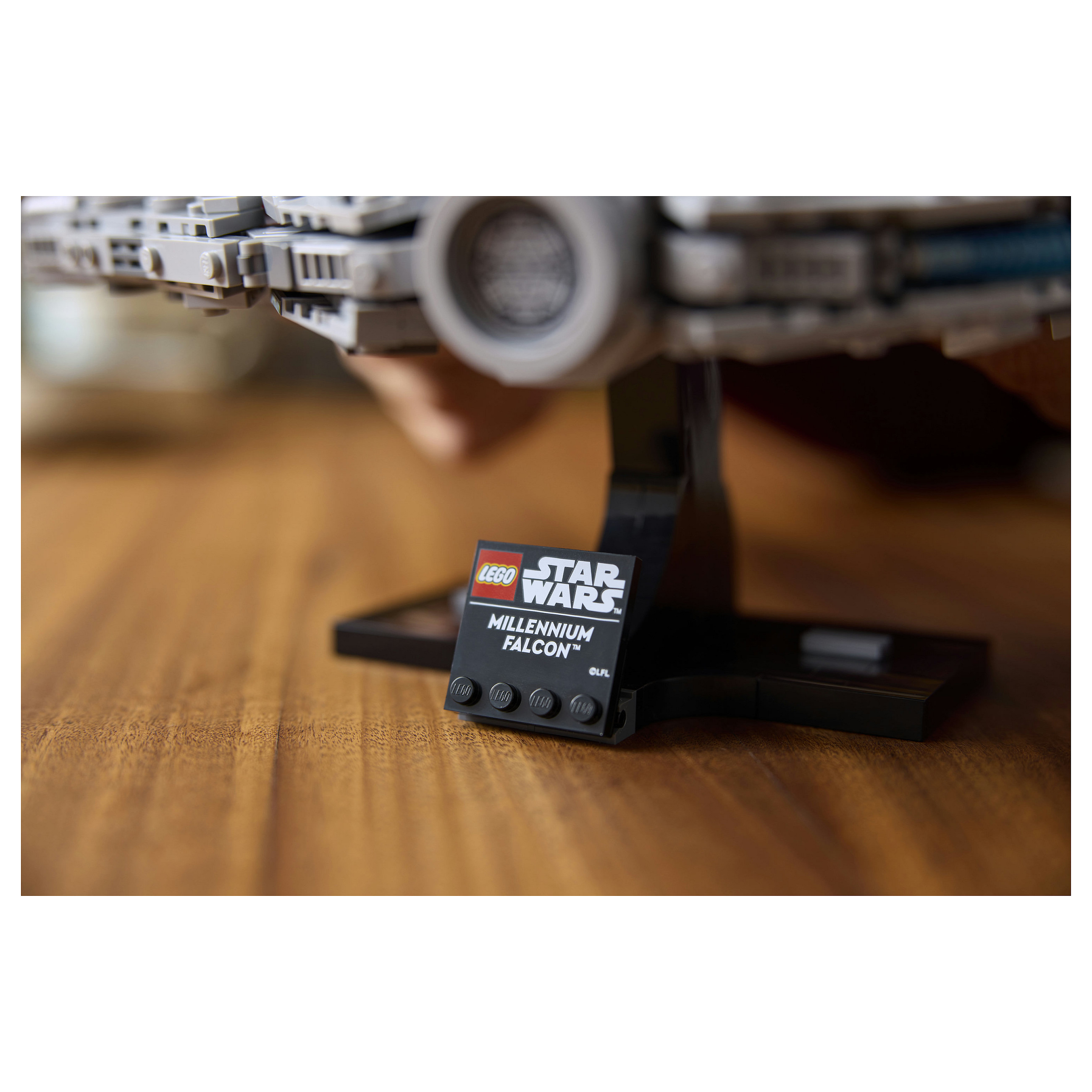 LEGO Star Wars Millennium Falcon 75375 - 23