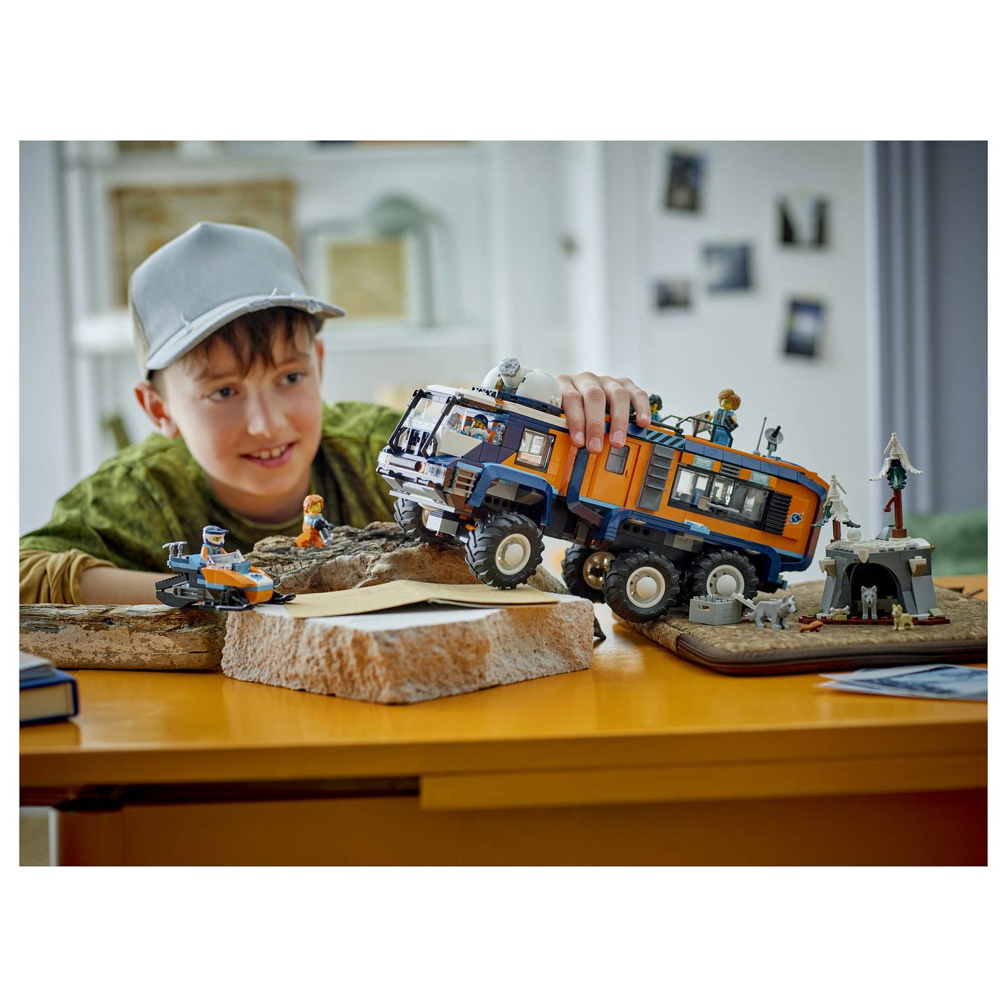 LEGO City Arctic Explorer Science Lab Truck - 7
