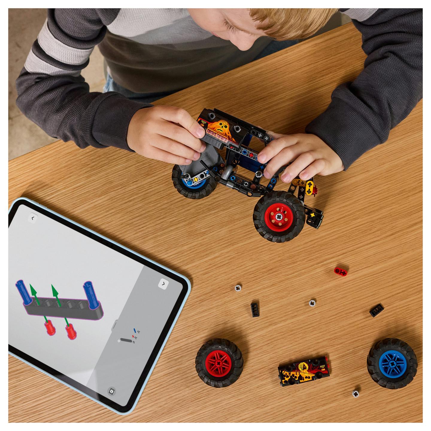 LEGO Technic Monster Jam Grave Digger Fire and Ice 42219 - 6